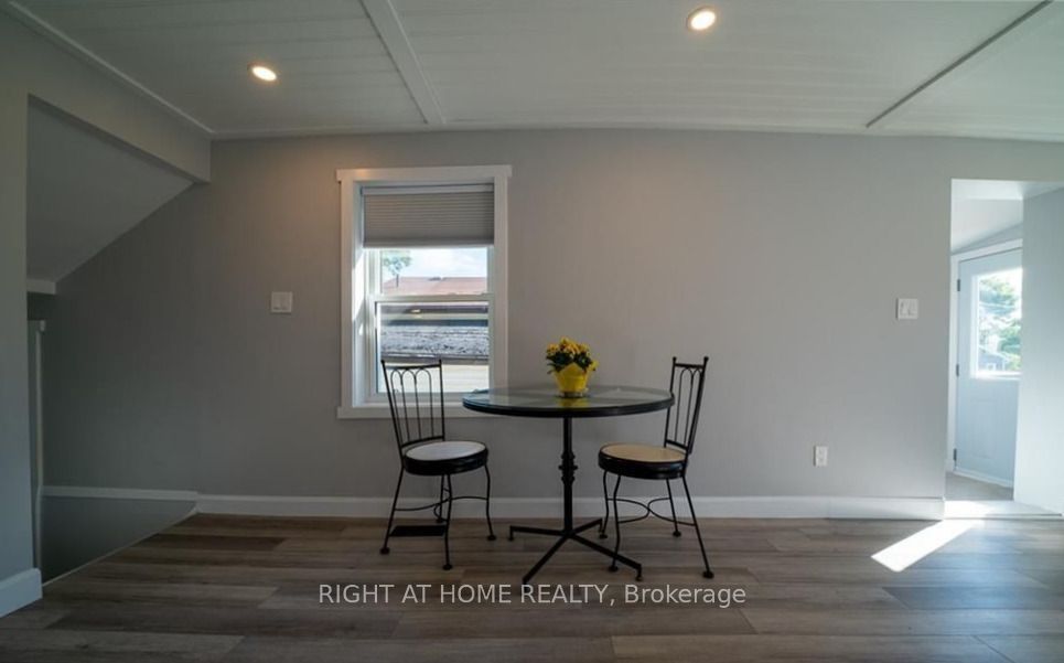 48 Ridley Street E Property Photo 6