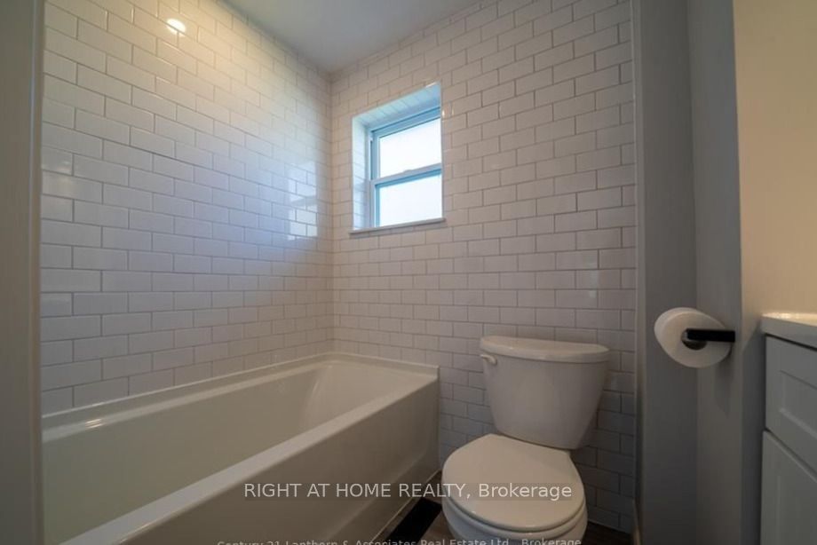 48 Ridley Street E Property Photo 11