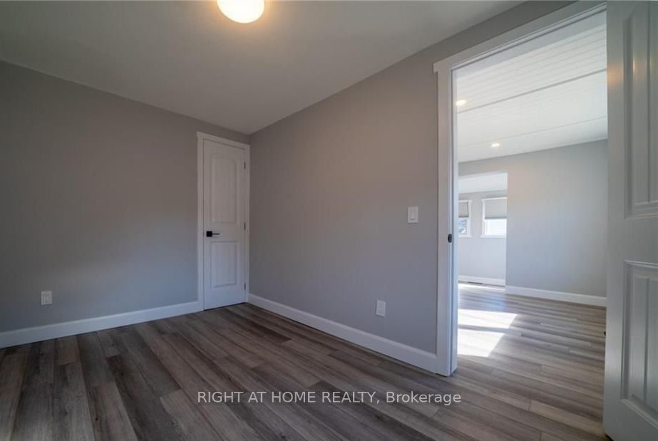 48 Ridley Street E Property Photo 12