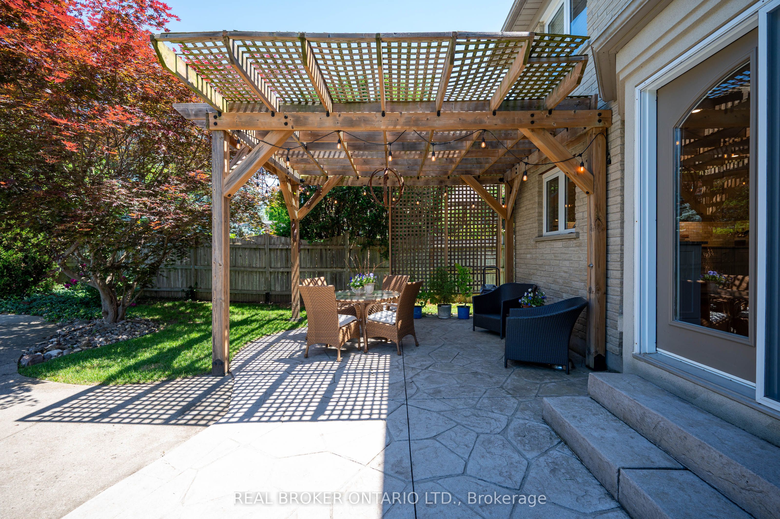 6 Pioneer Tower Crescent Property Photo 4