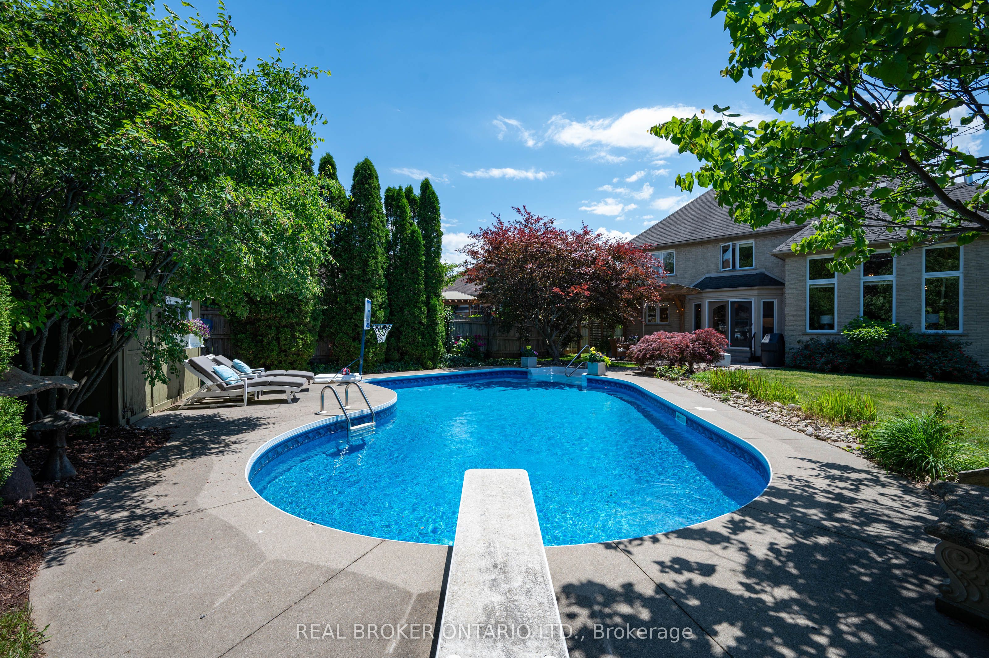 6 Pioneer Tower Crescent Property Photo 7