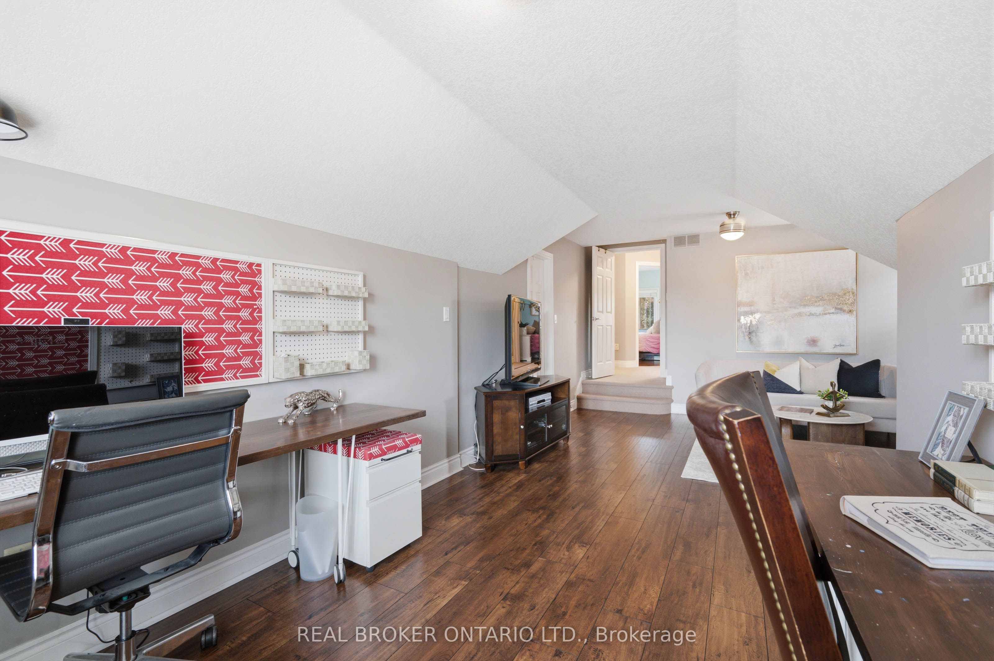 6 Pioneer Tower Crescent Property Photo 39
