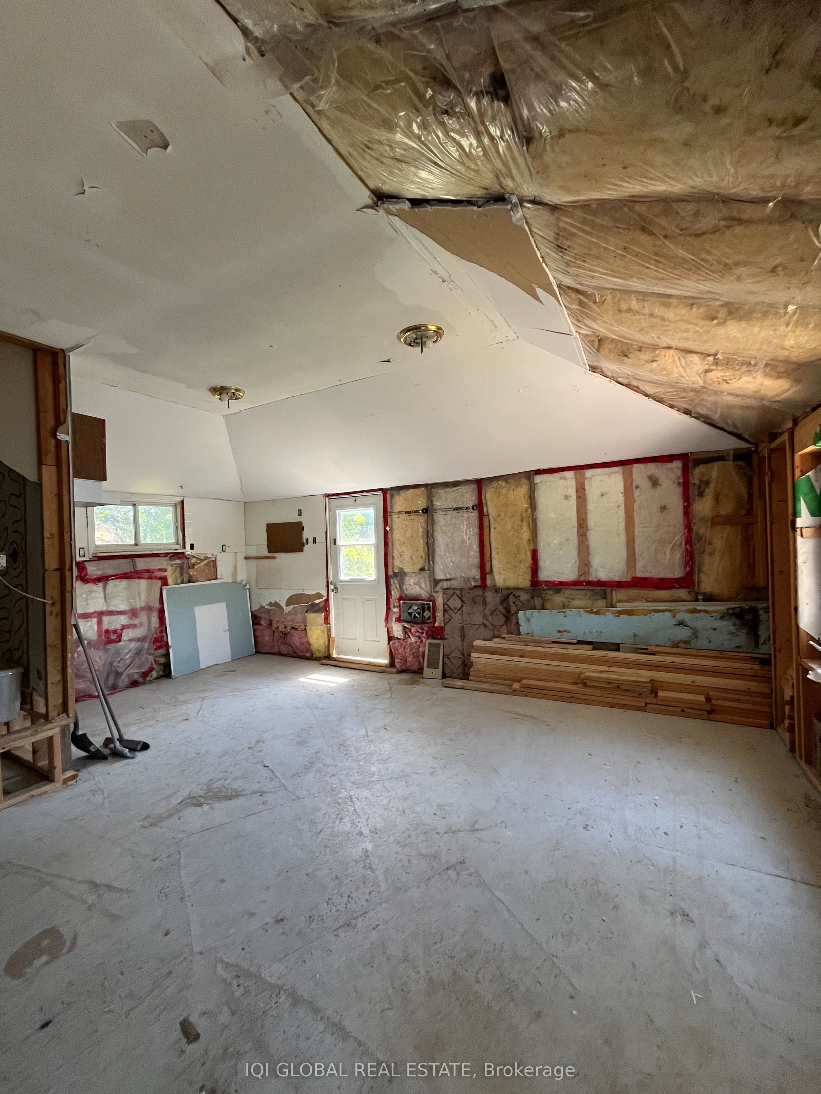 24 Pines Lane Property Photo 7