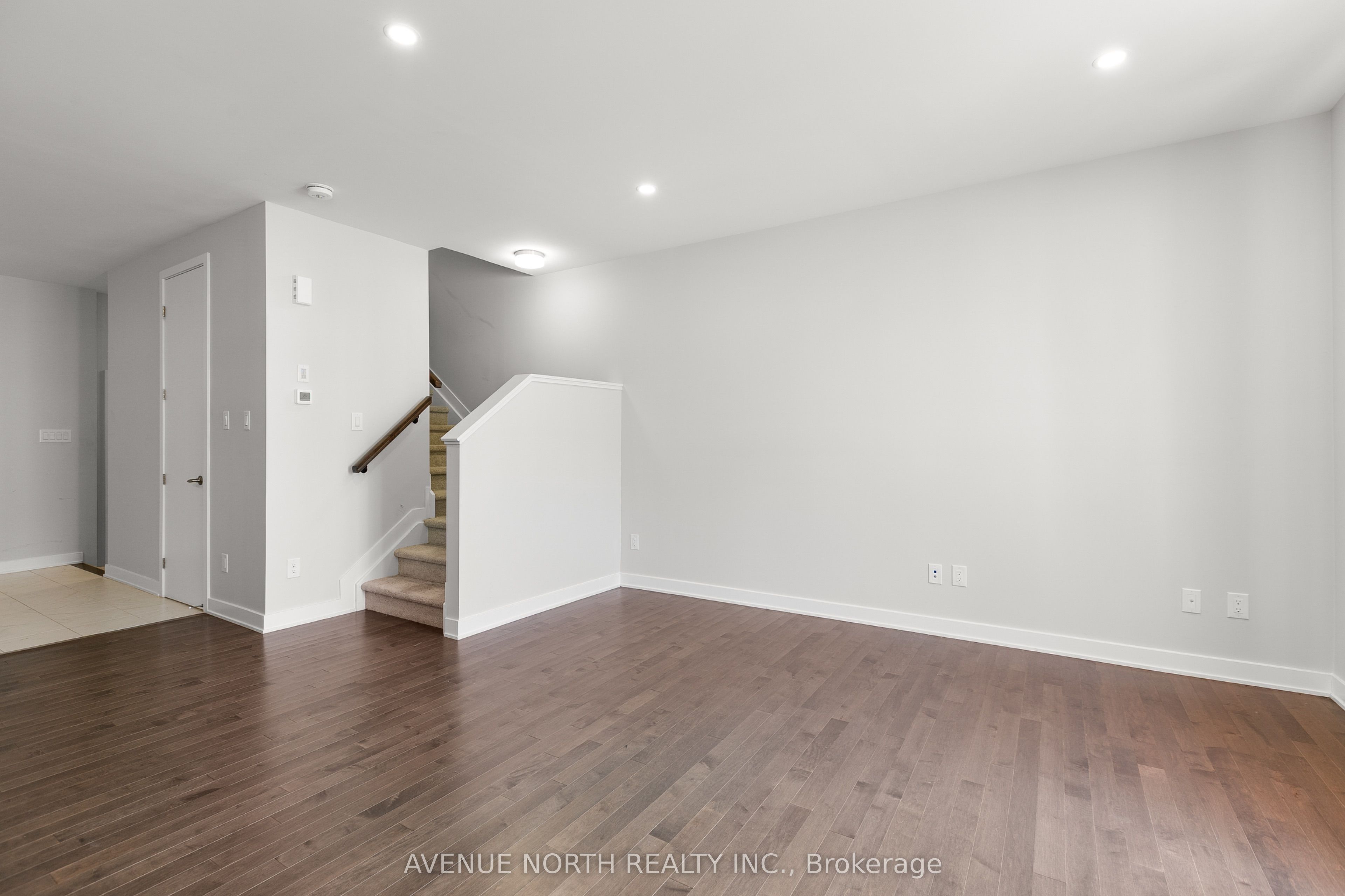 834 Bascule Place Property Photo 3
