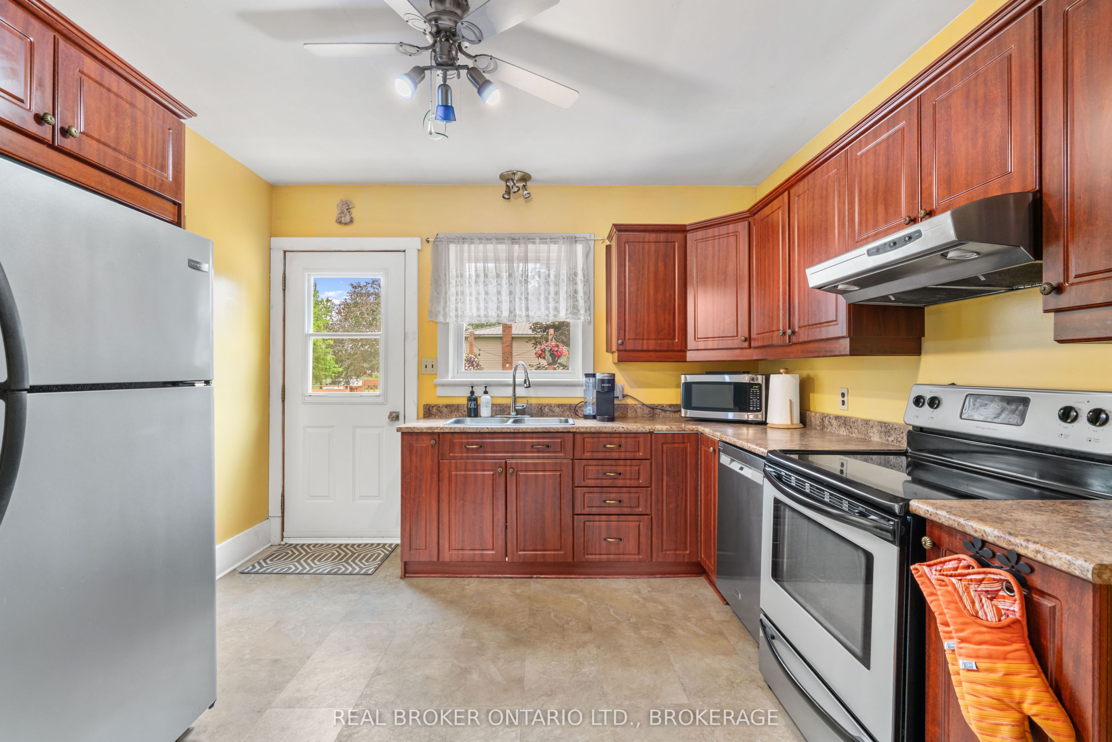 9 Spruce Street Property Photo 7