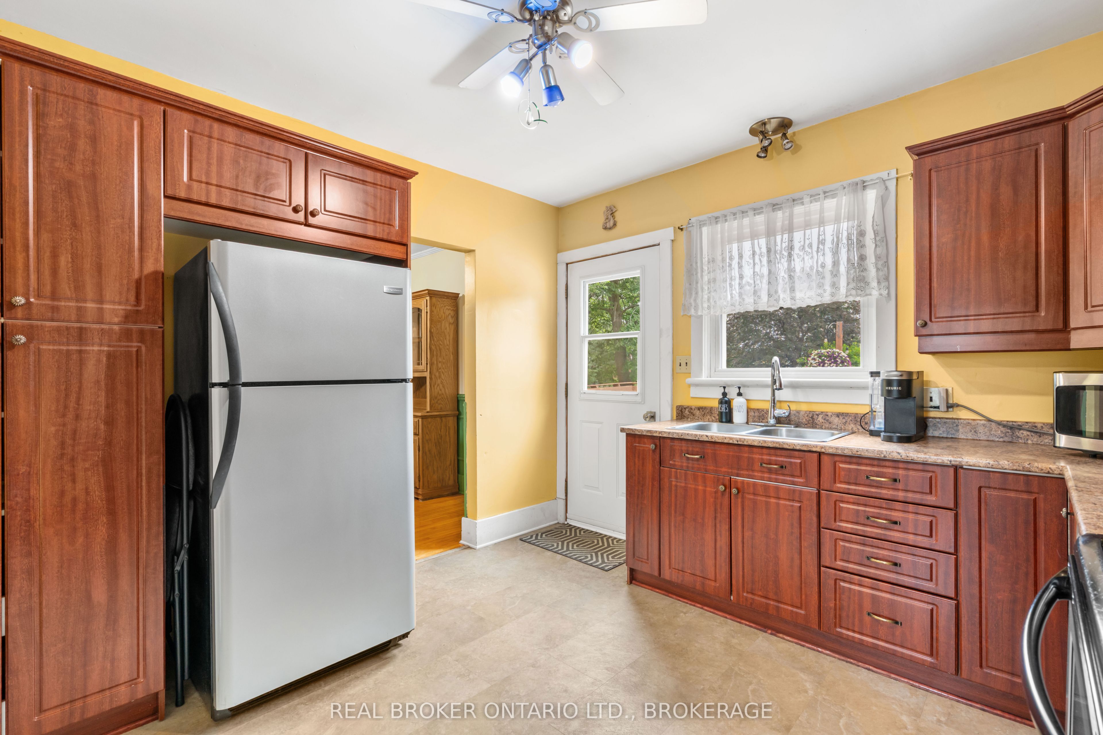 9 Spruce Street Property Photo 10