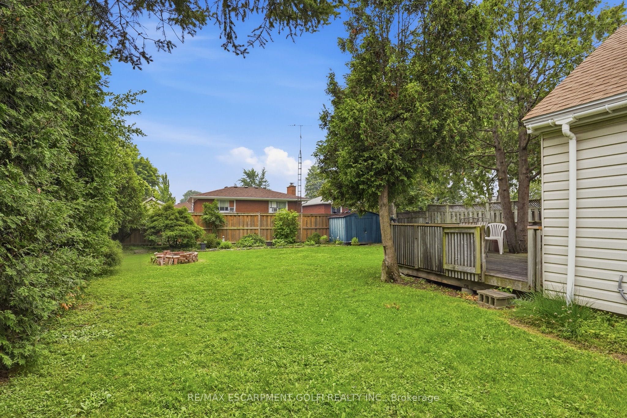 834 Mohawk Road E Property Photo 2
