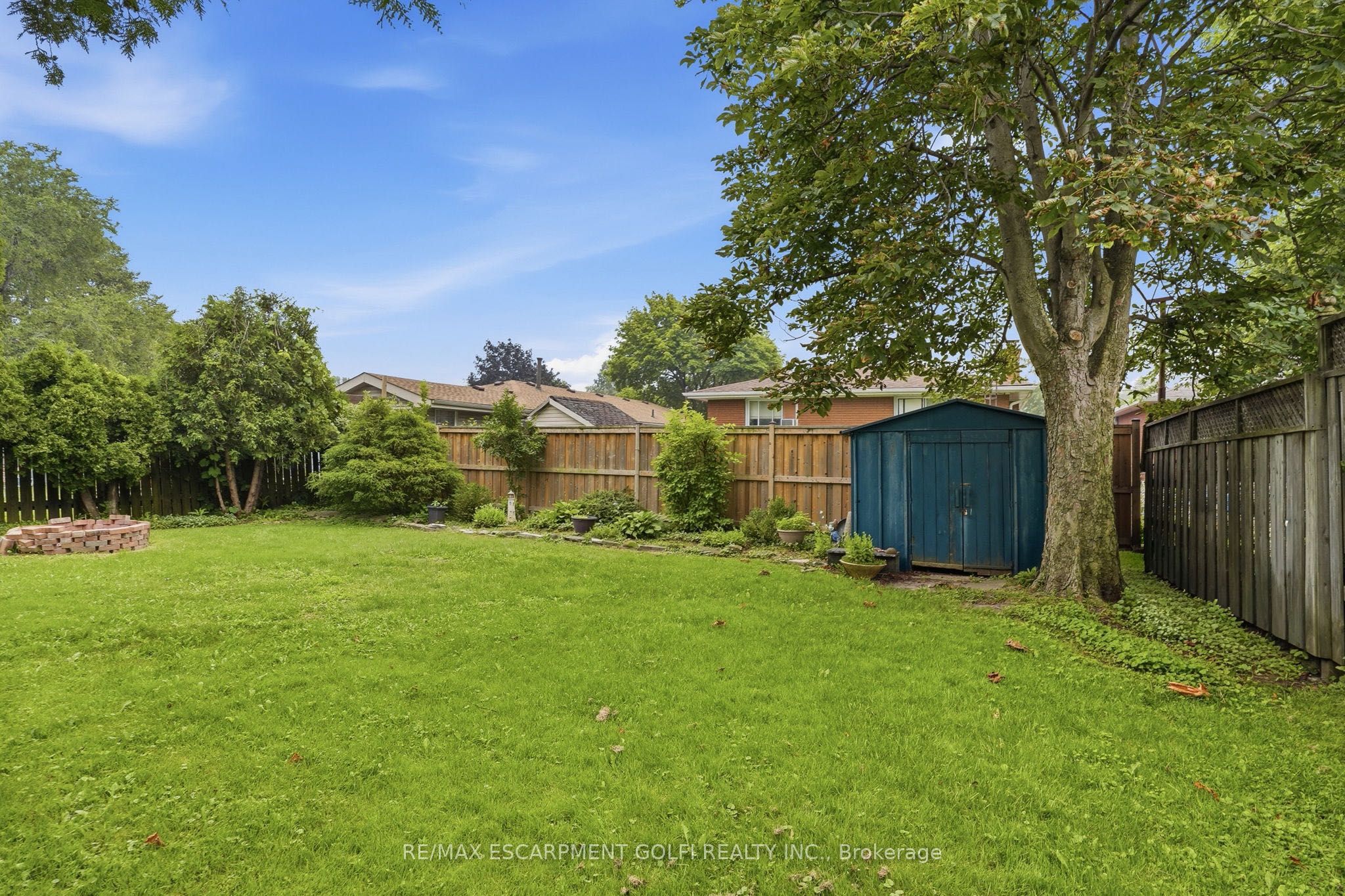 834 Mohawk Road E Property Photo 4