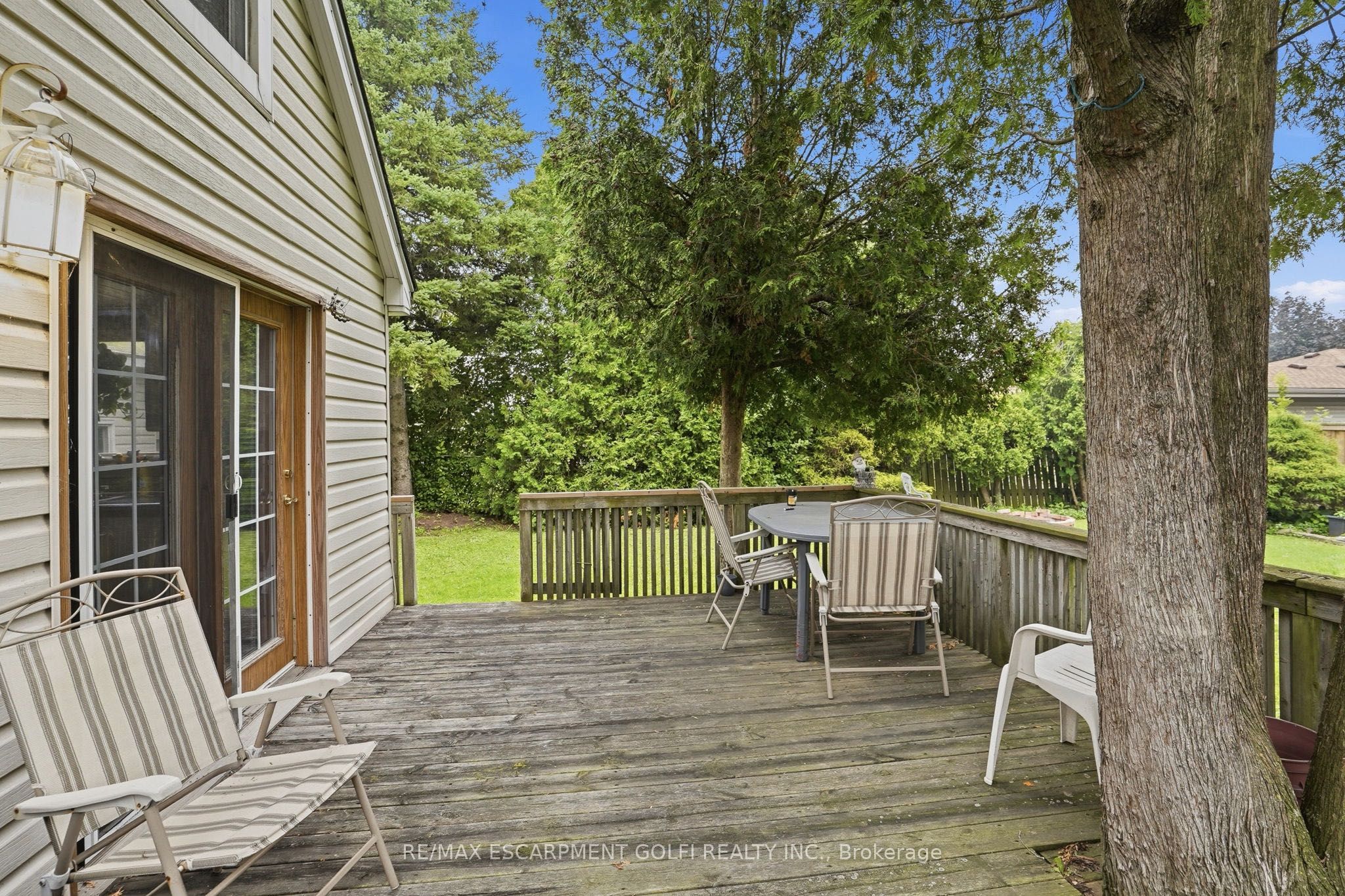 834 Mohawk Road E Property Photo 6