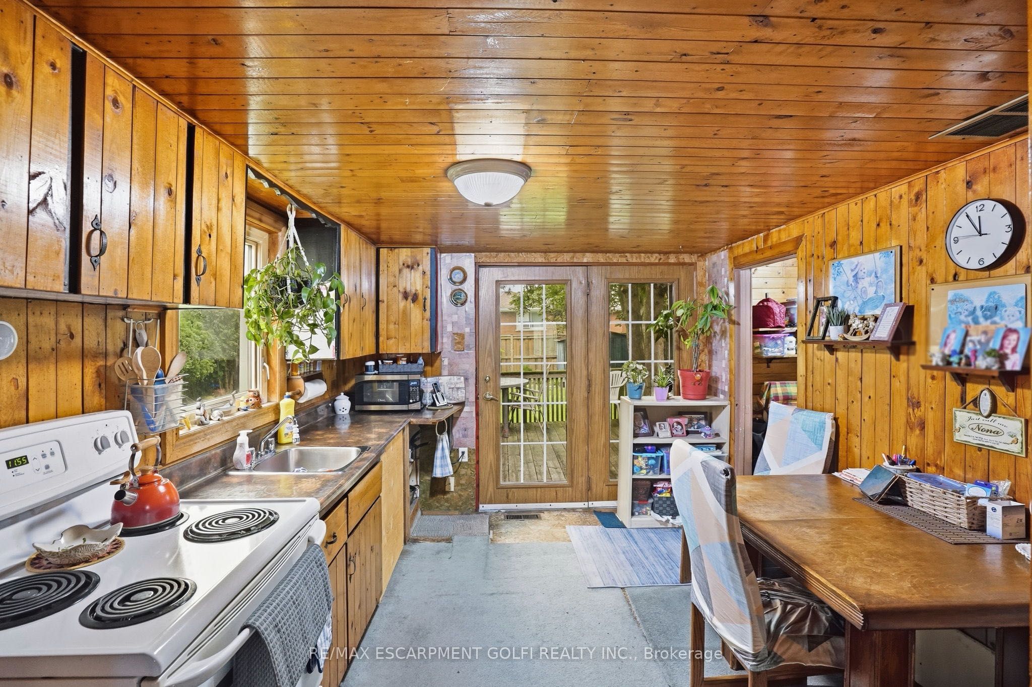 834 Mohawk Road E Property Photo 7