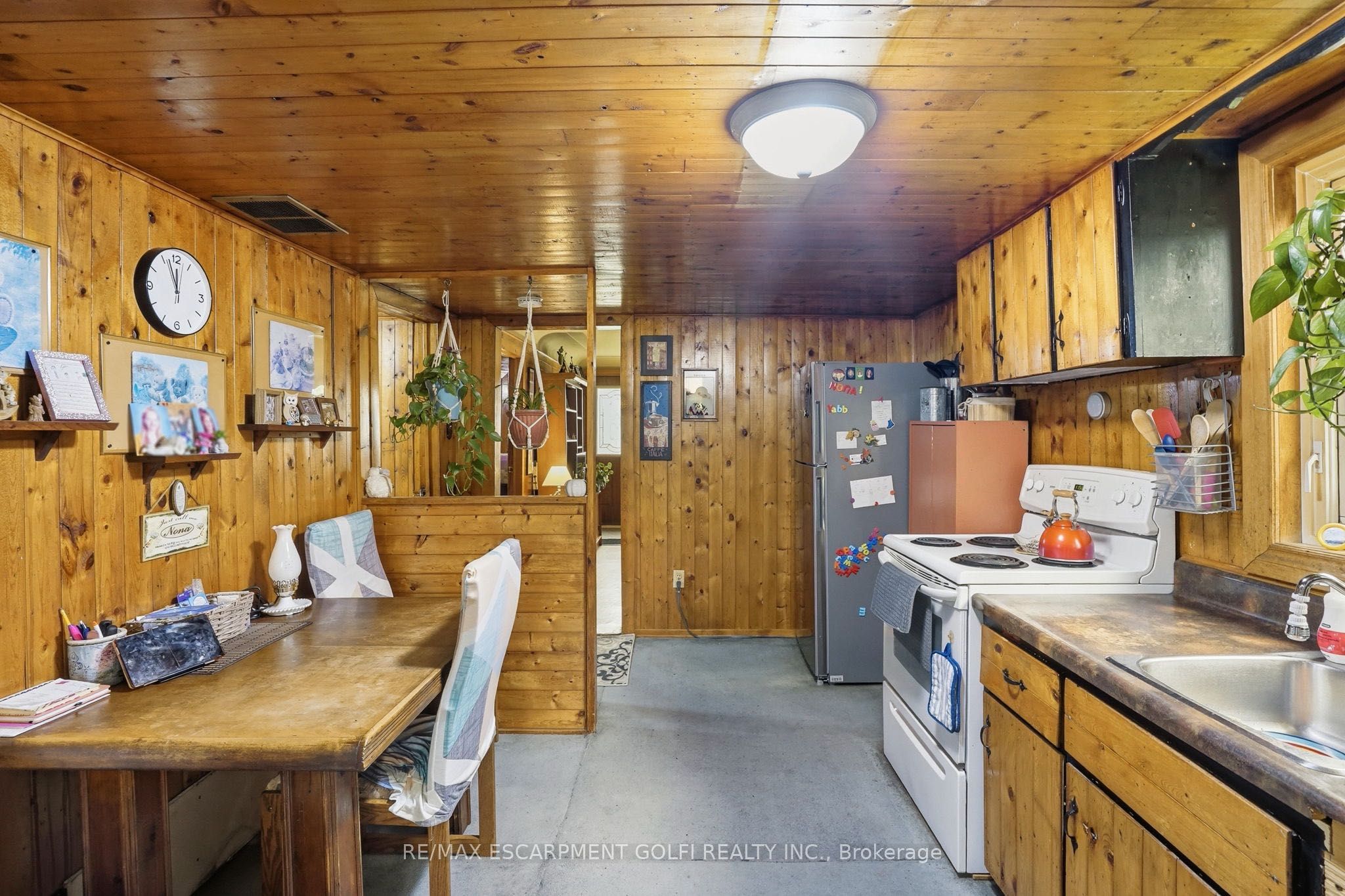 834 Mohawk Road E Property Photo 8