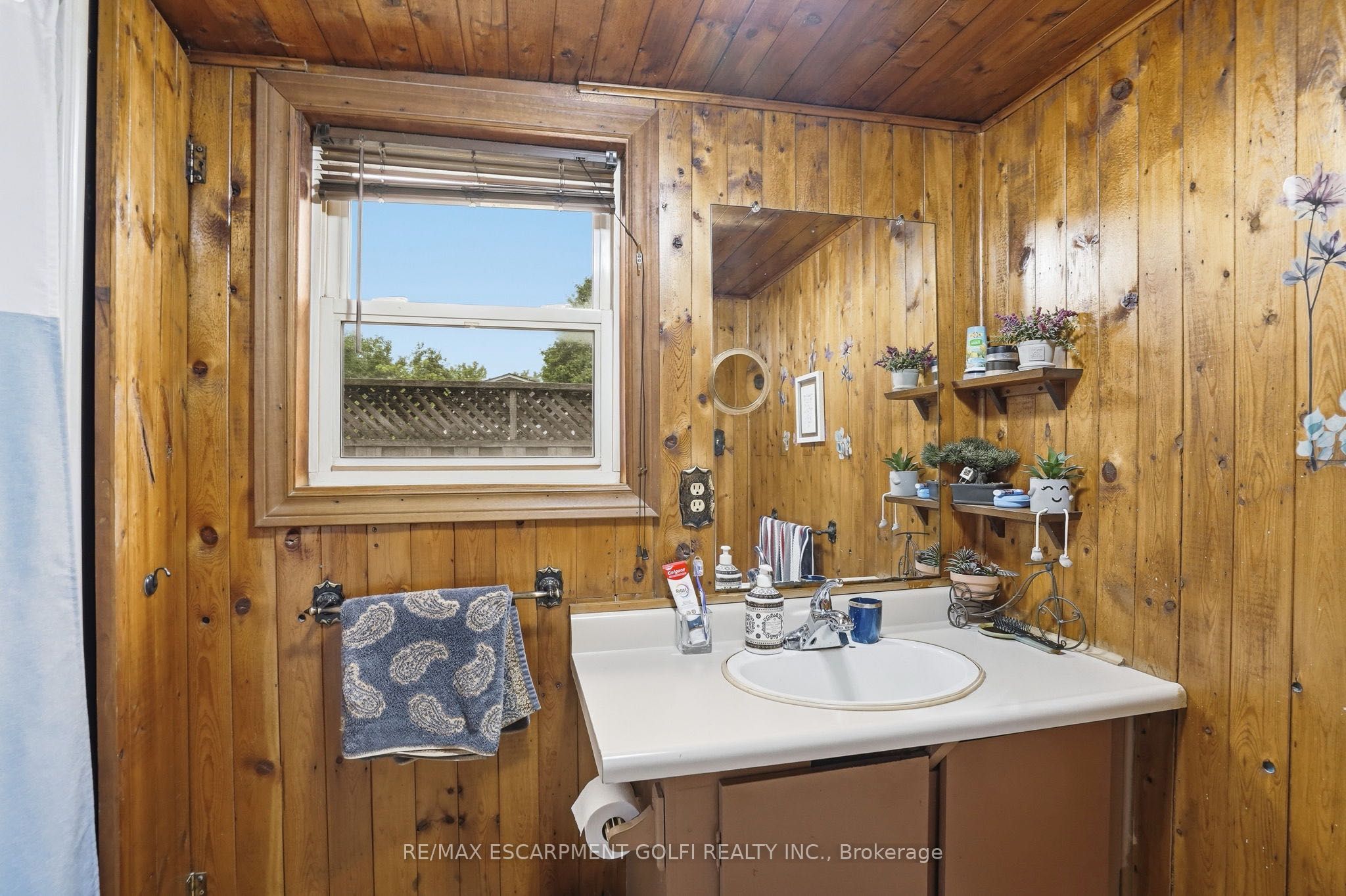 834 Mohawk Road E Property Photo 12