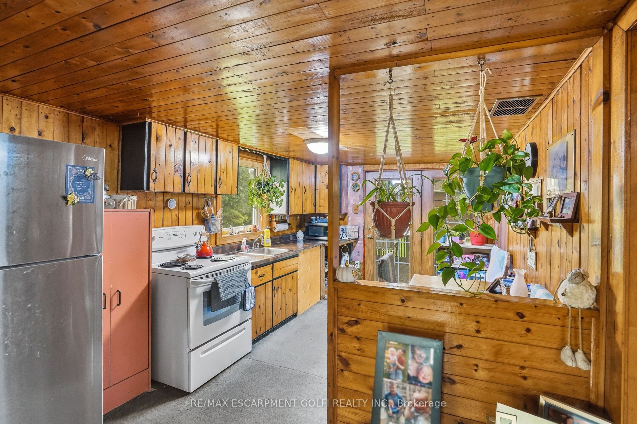834 Mohawk Road E Property Photo 15