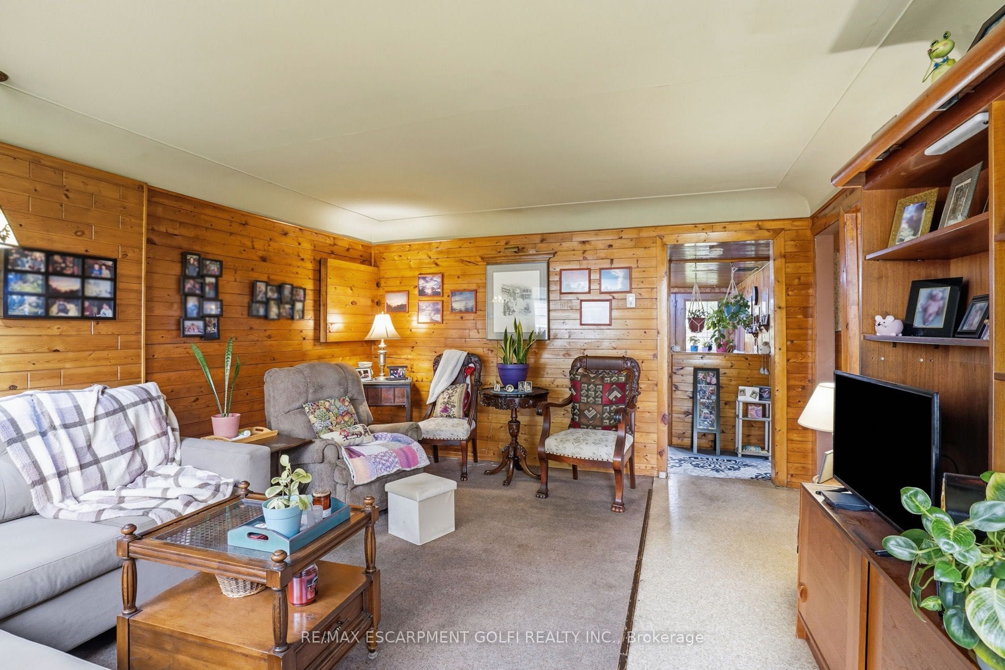 834 Mohawk Road E Property Photo 16