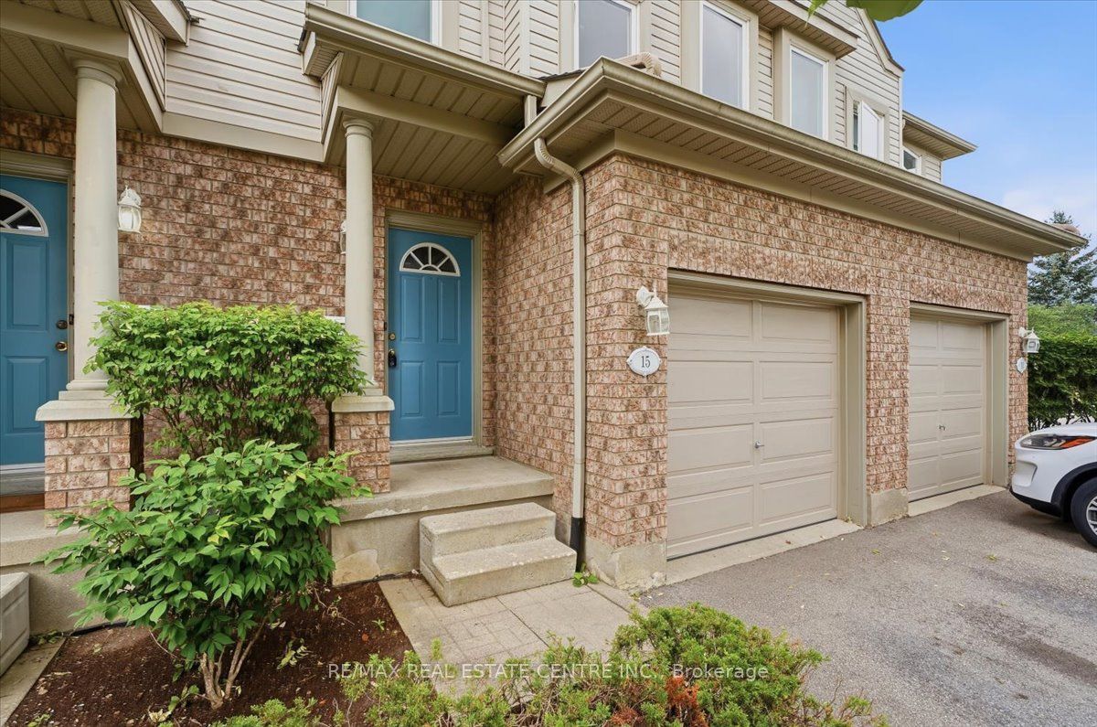 15 Roehampton Crescent Property Photo 4