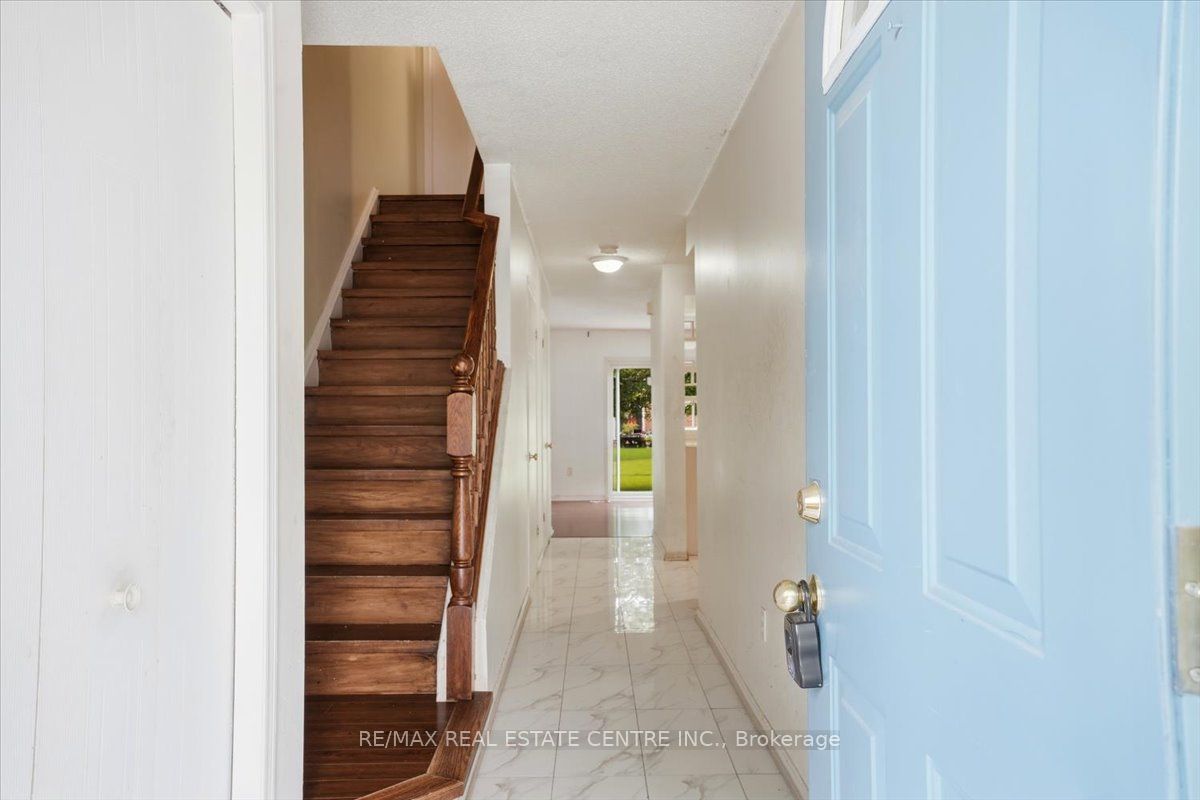 15 Roehampton Crescent Property Photo 5