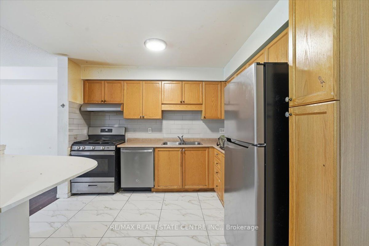 15 Roehampton Crescent Property Photo 6