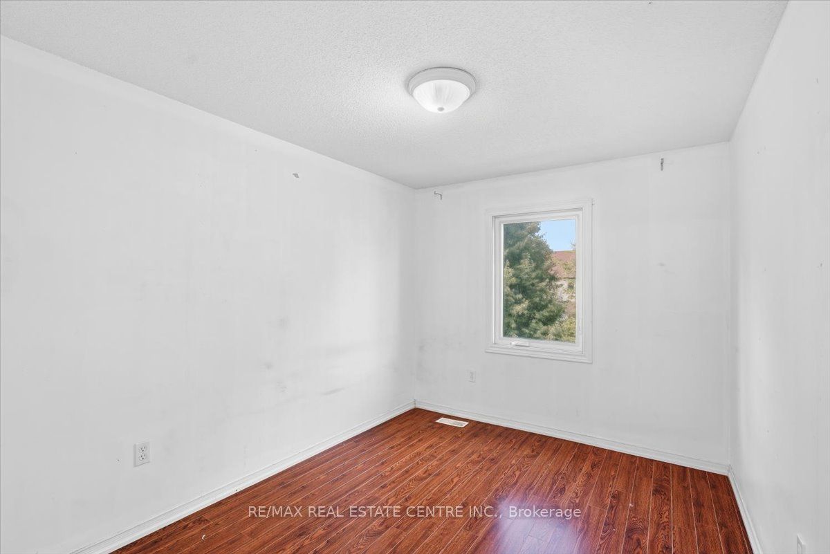 15 Roehampton Crescent Property Photo 12