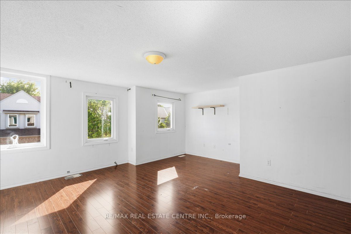 15 Roehampton Crescent Property Photo 16