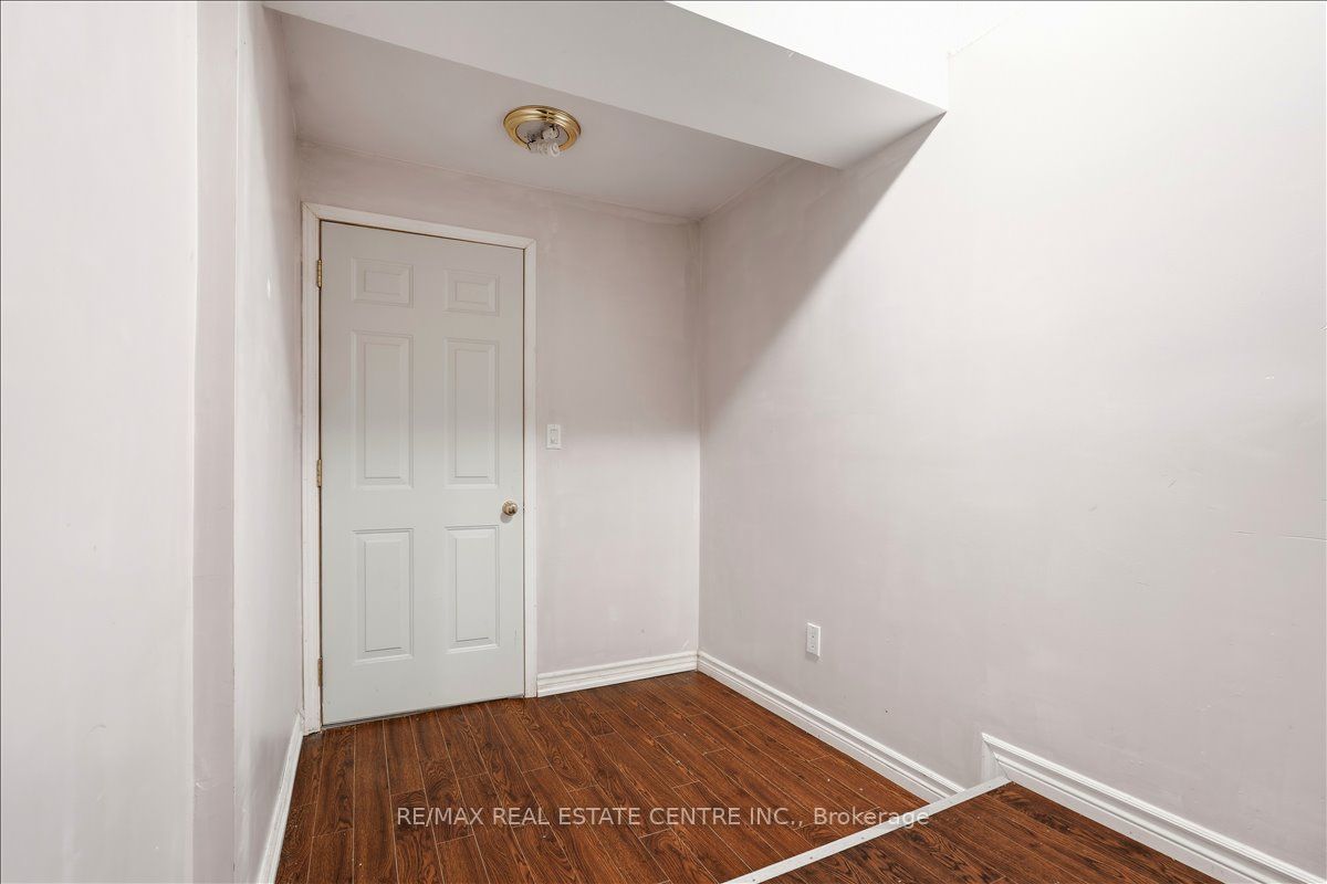 15 Roehampton Crescent Property Photo 20