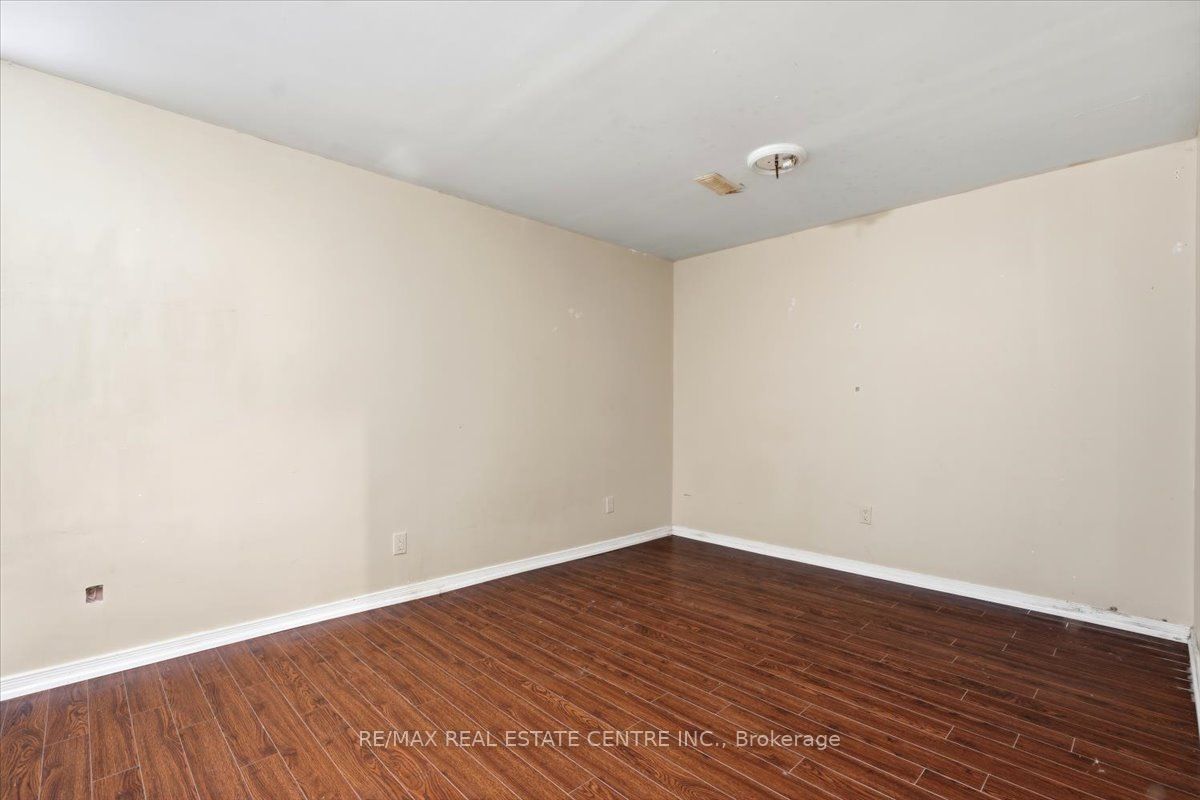 15 Roehampton Crescent Property Photo 22