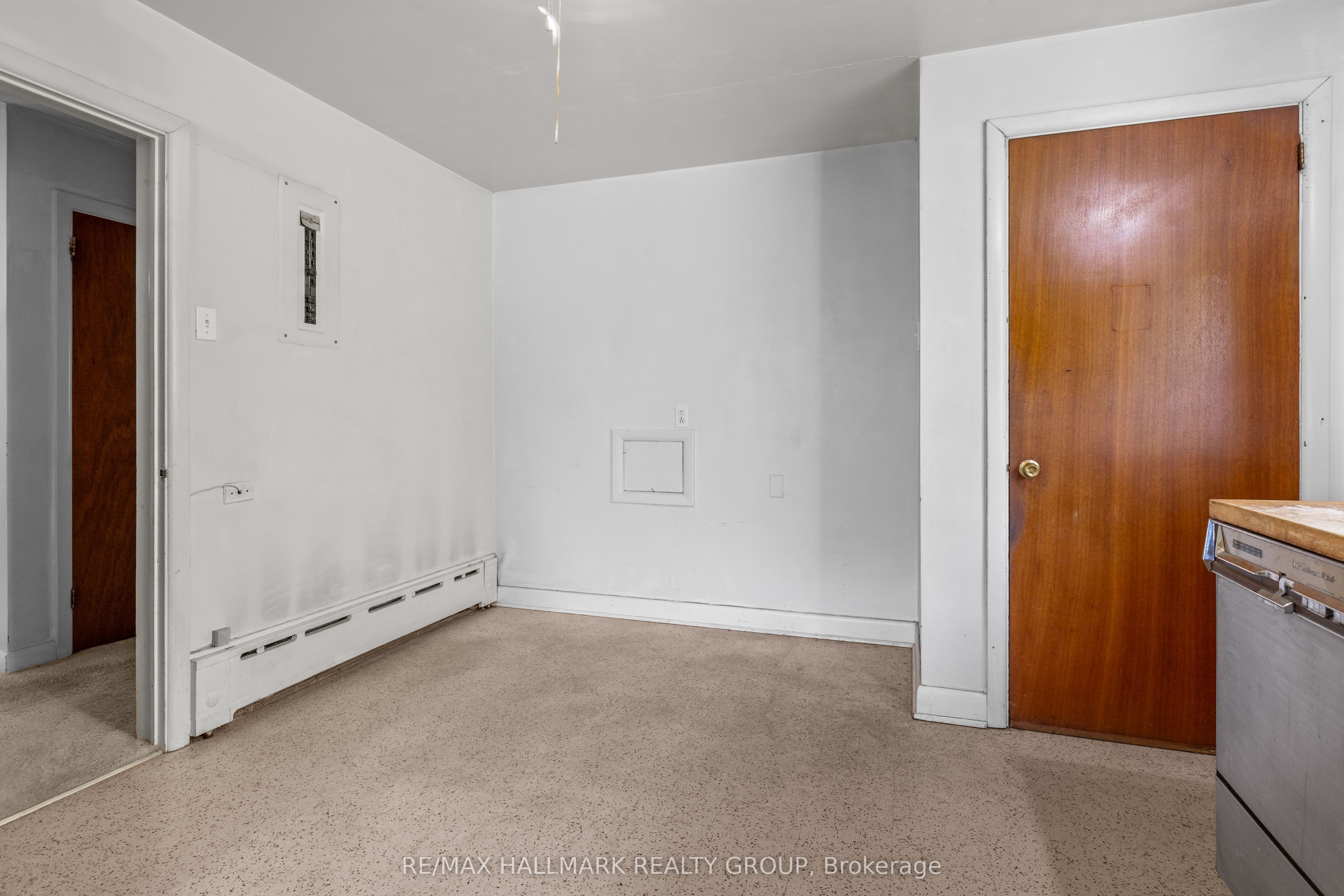 492 Vernon Avenue Property Photo 4