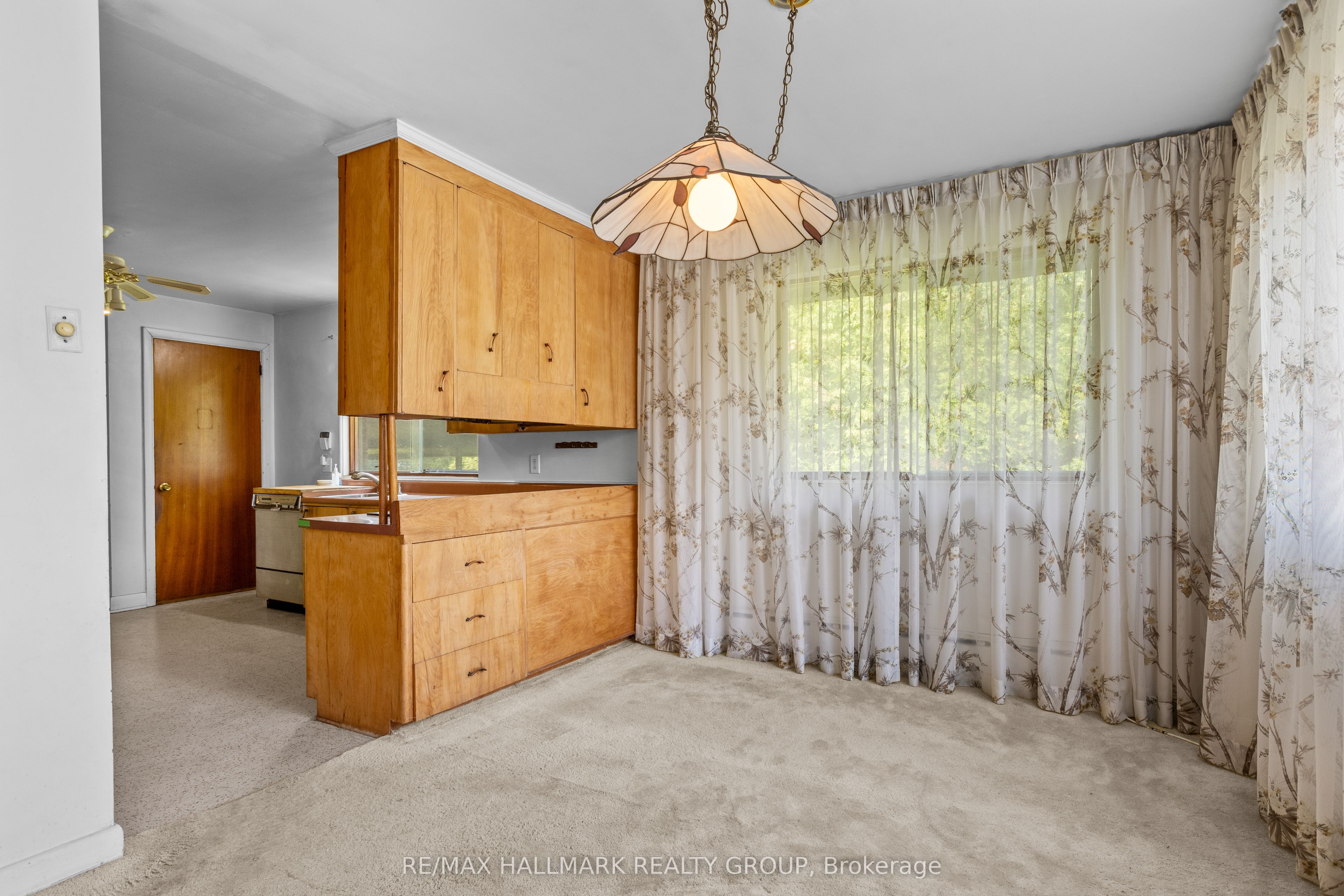 492 Vernon Avenue Property Photo 5