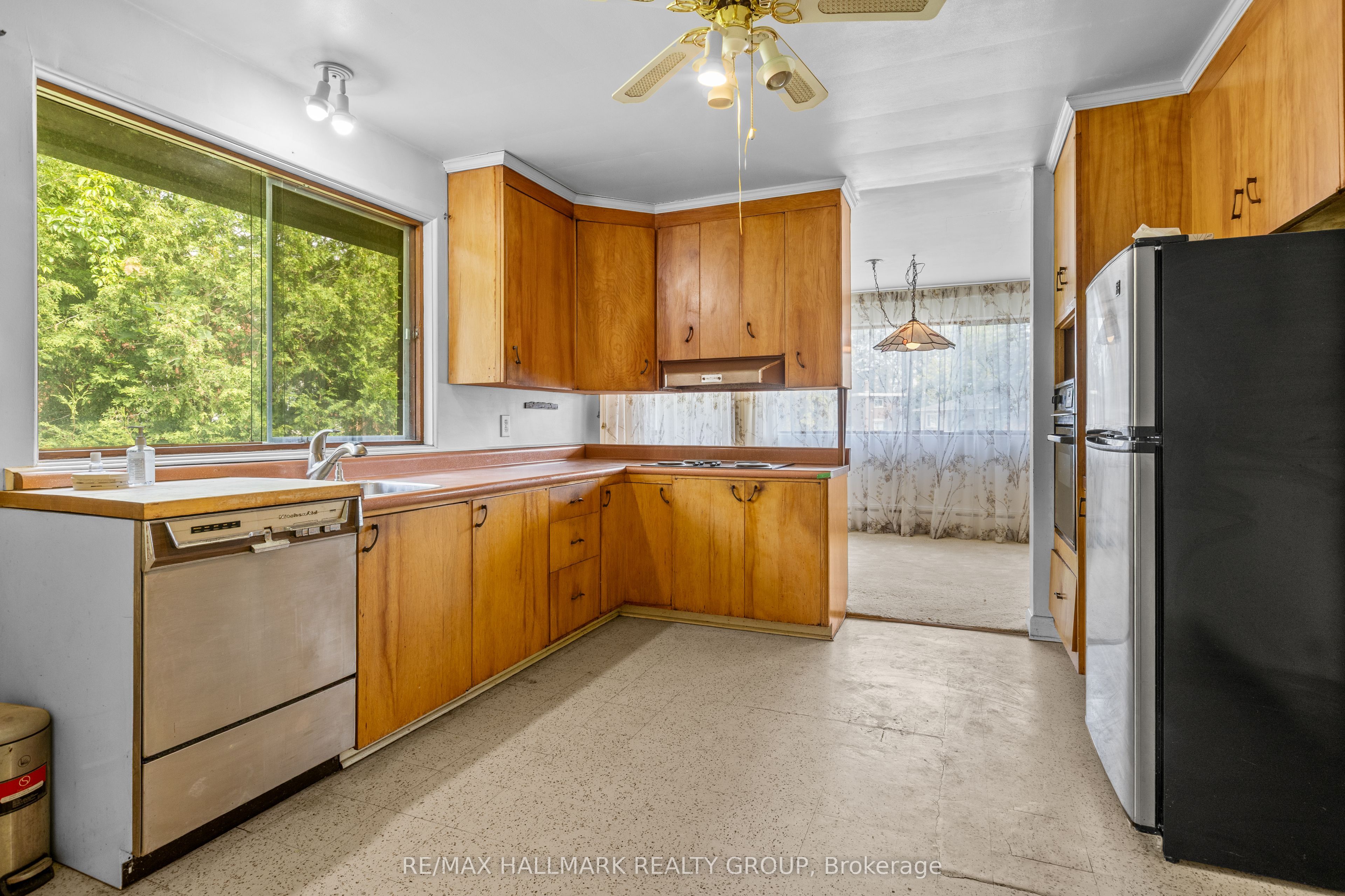 492 Vernon Avenue Property Photo 6