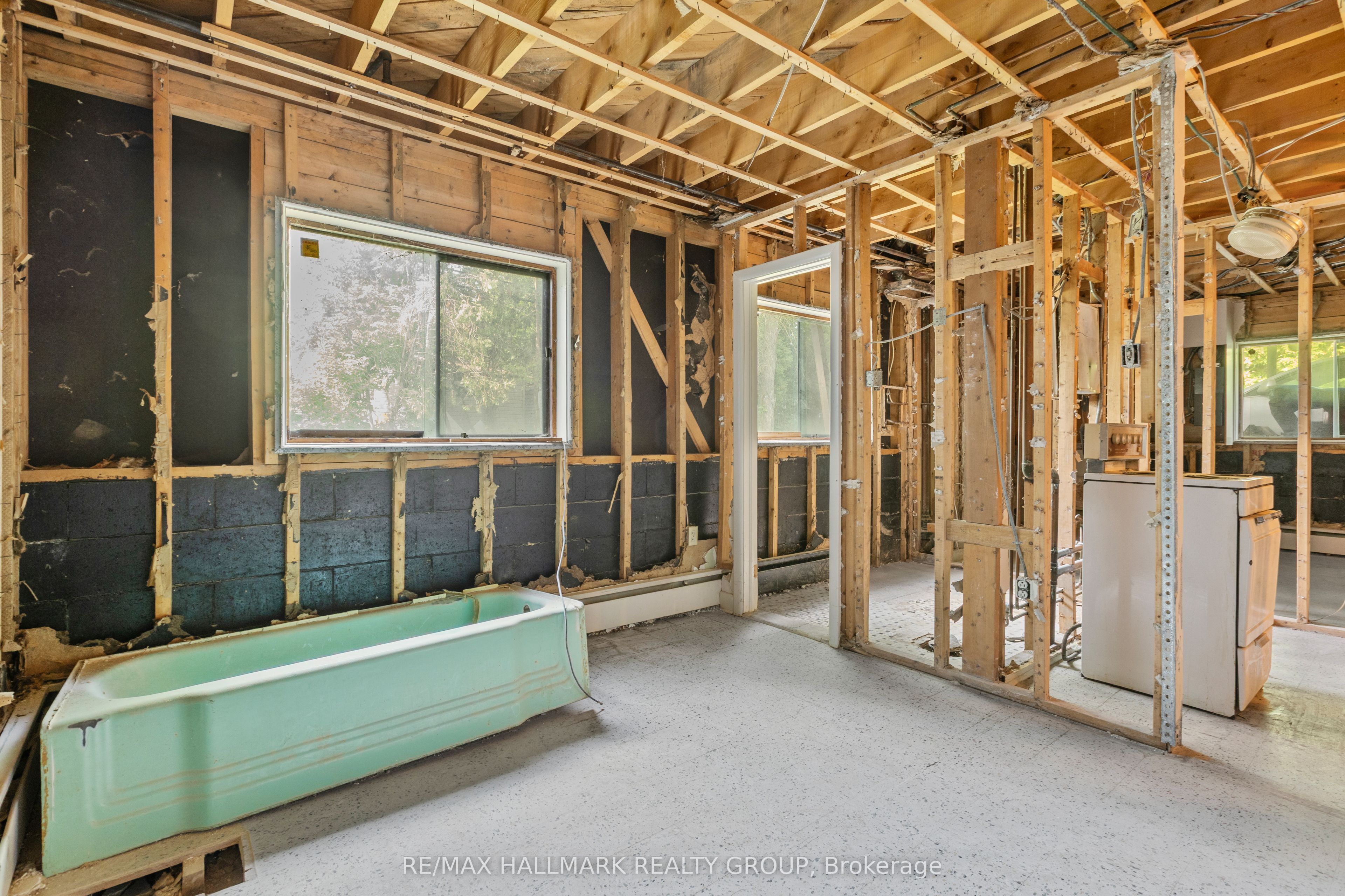 492 Vernon Avenue Property Photo 22