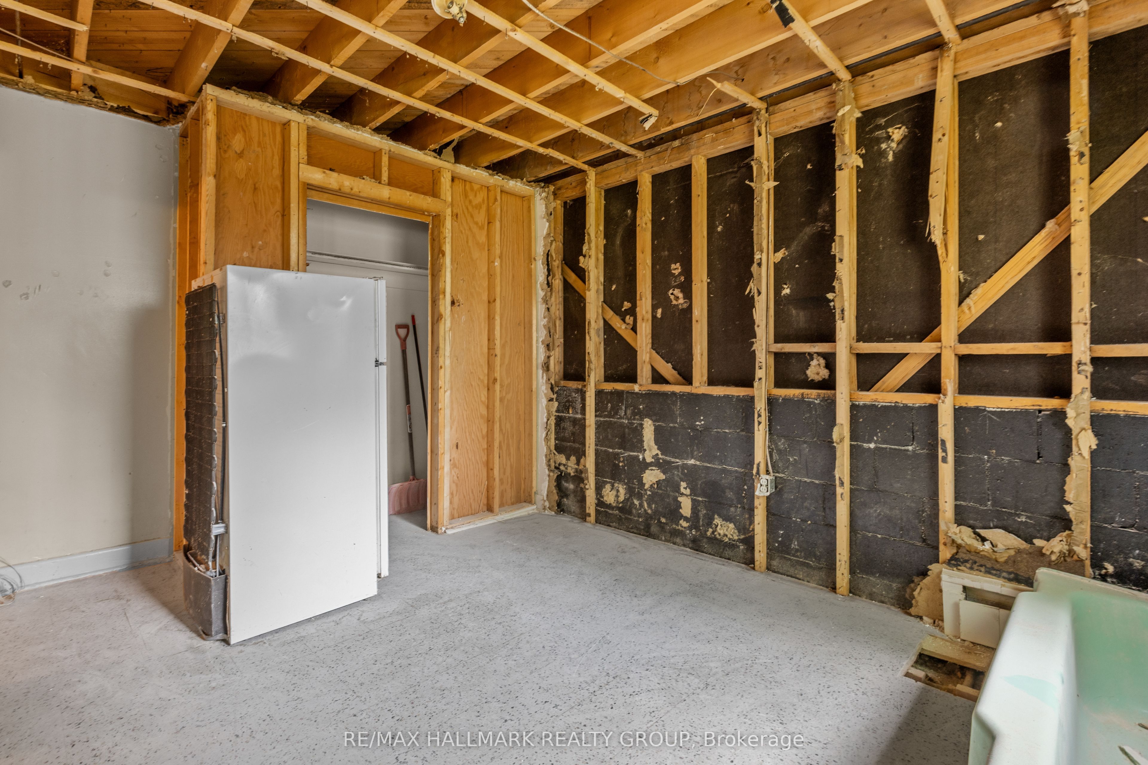 492 Vernon Avenue Property Photo 23
