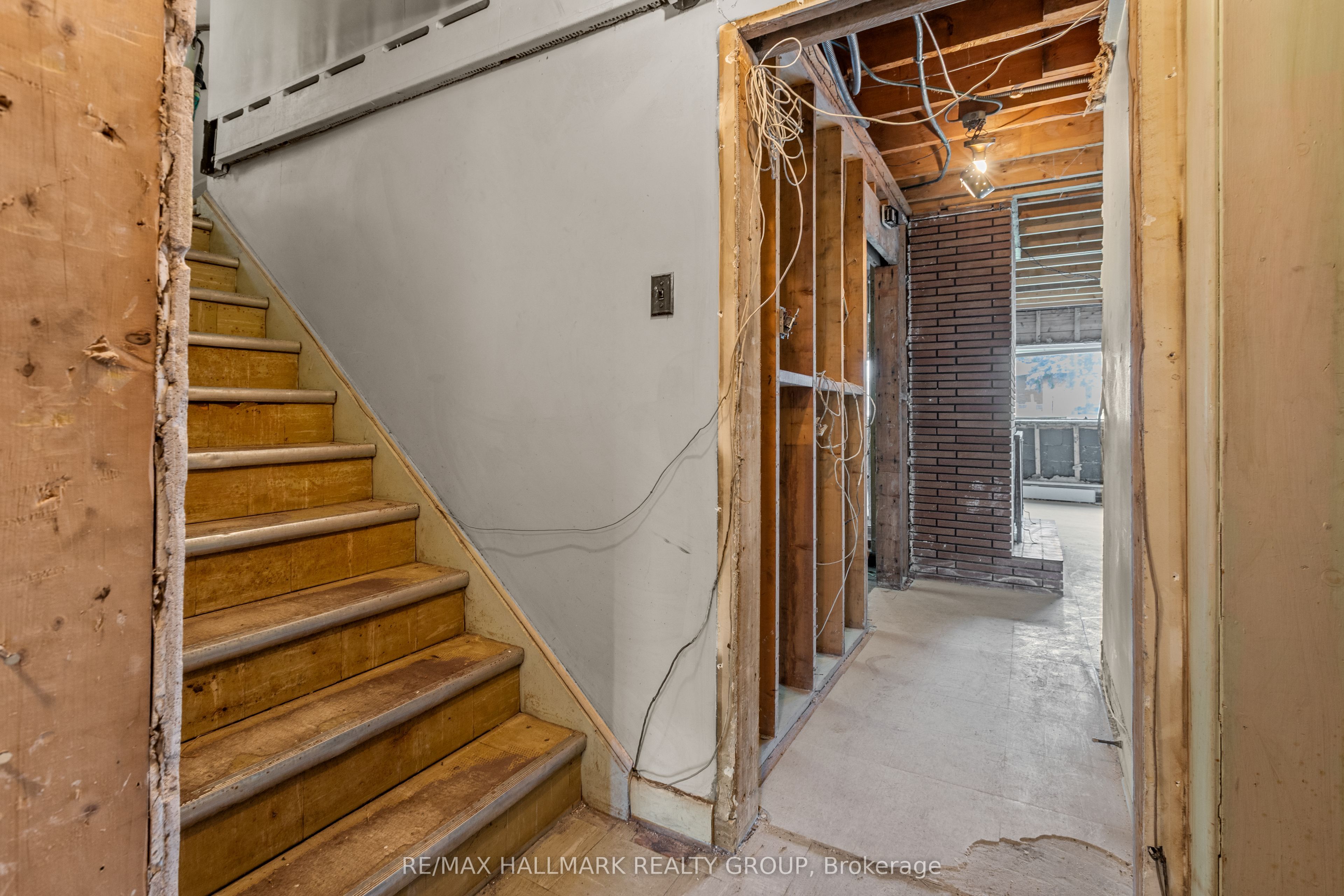 492 Vernon Avenue Property Photo 25