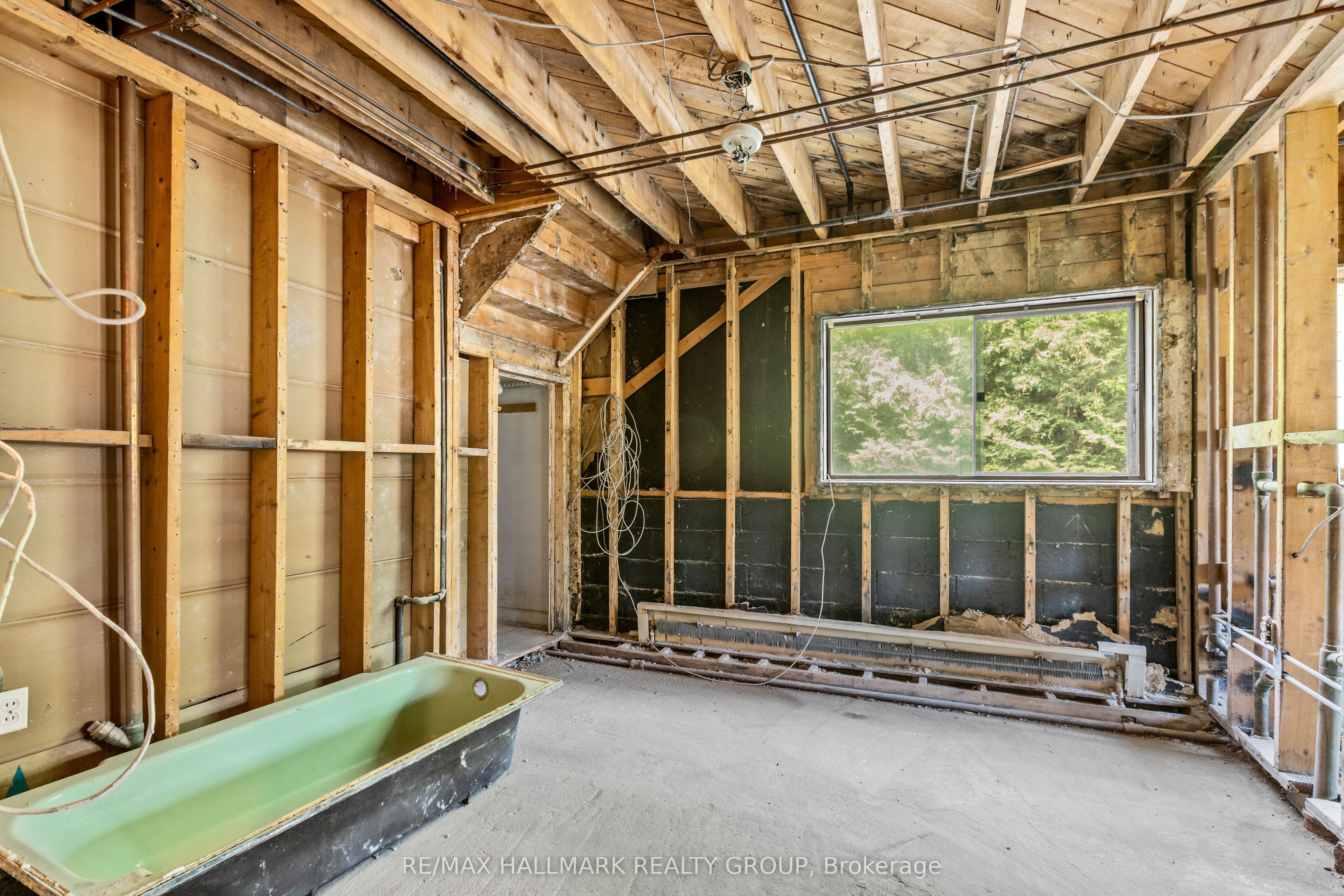 492 Vernon Avenue Property Photo 26