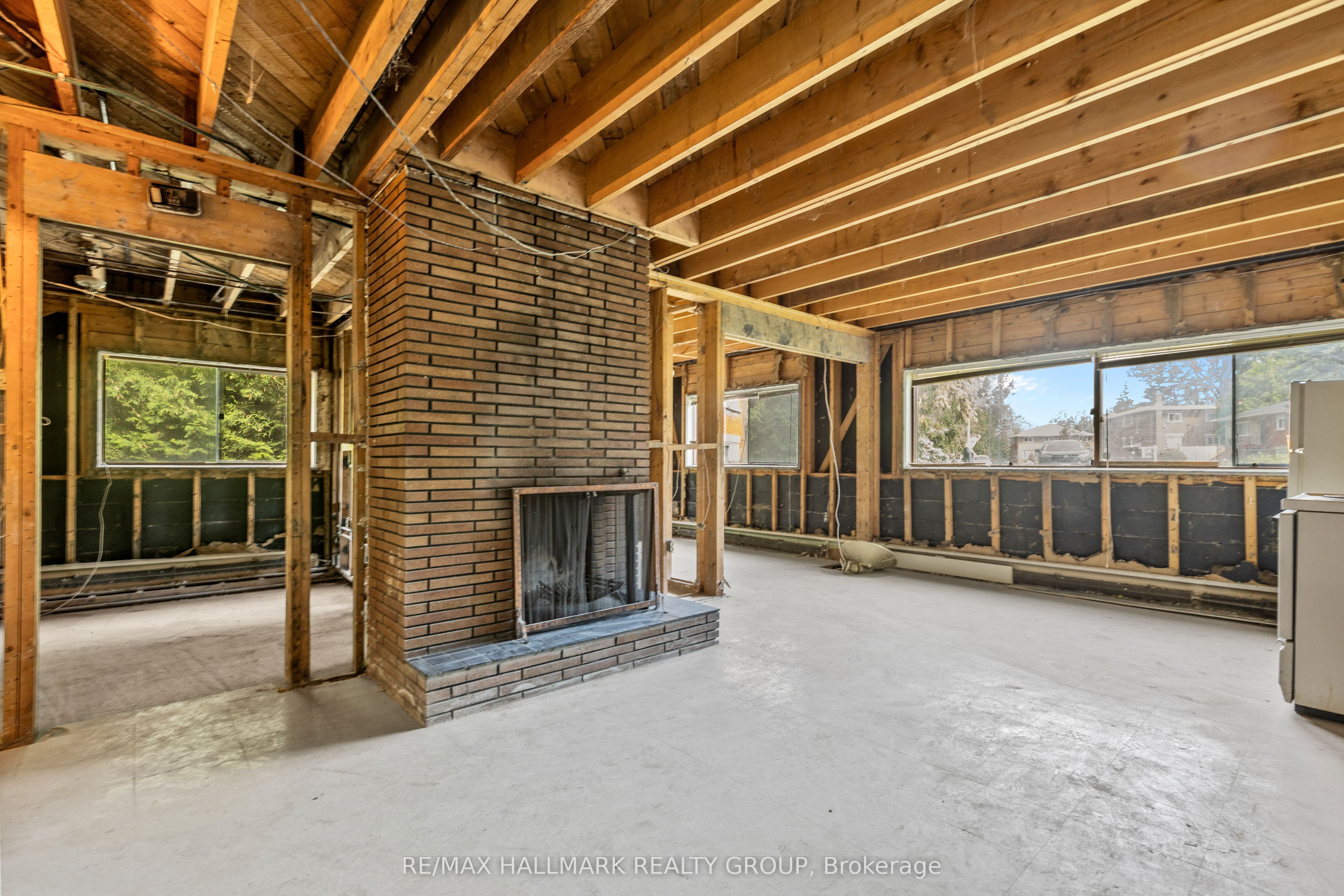 492 Vernon Avenue Property Photo 28