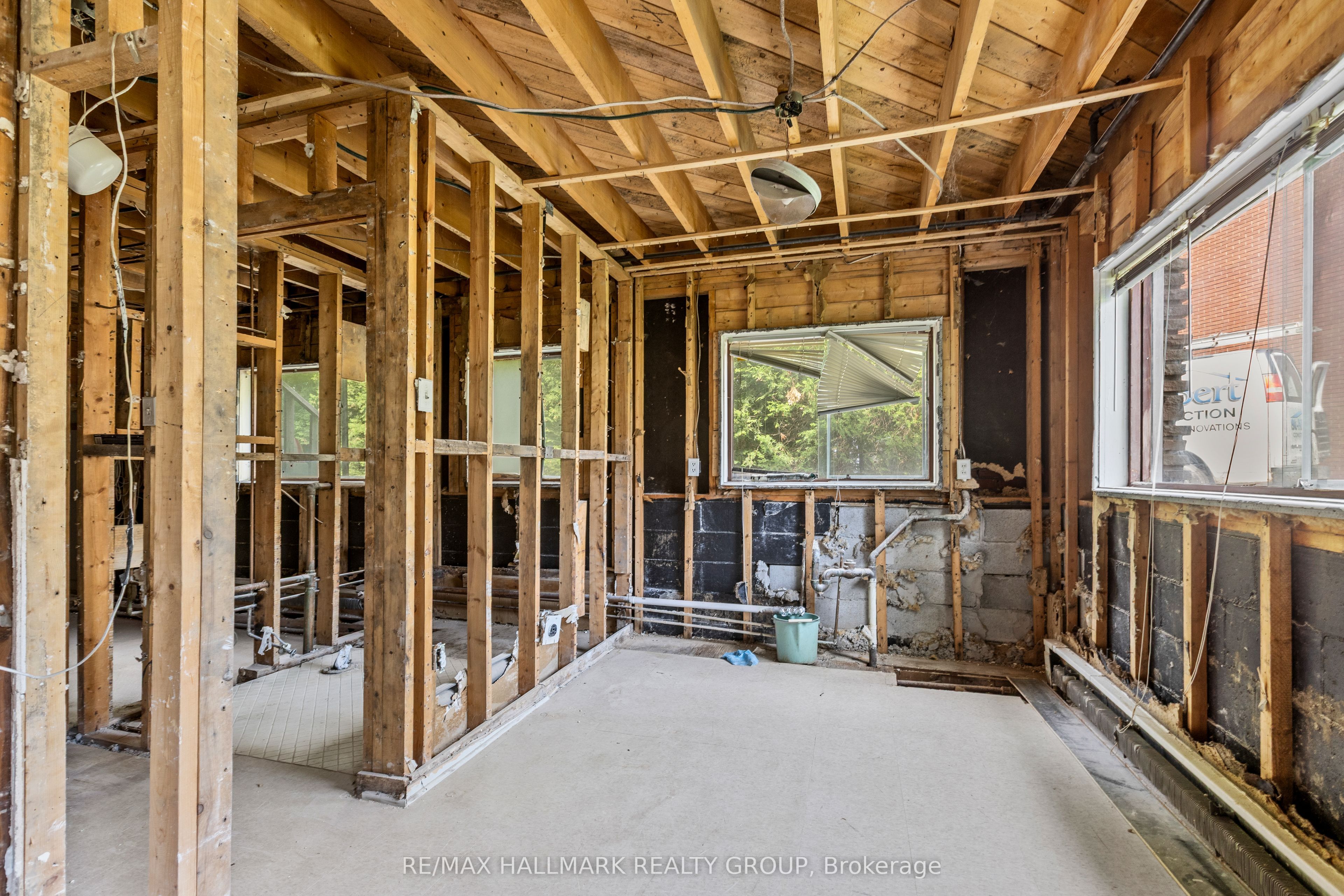 492 Vernon Avenue Property Photo 29