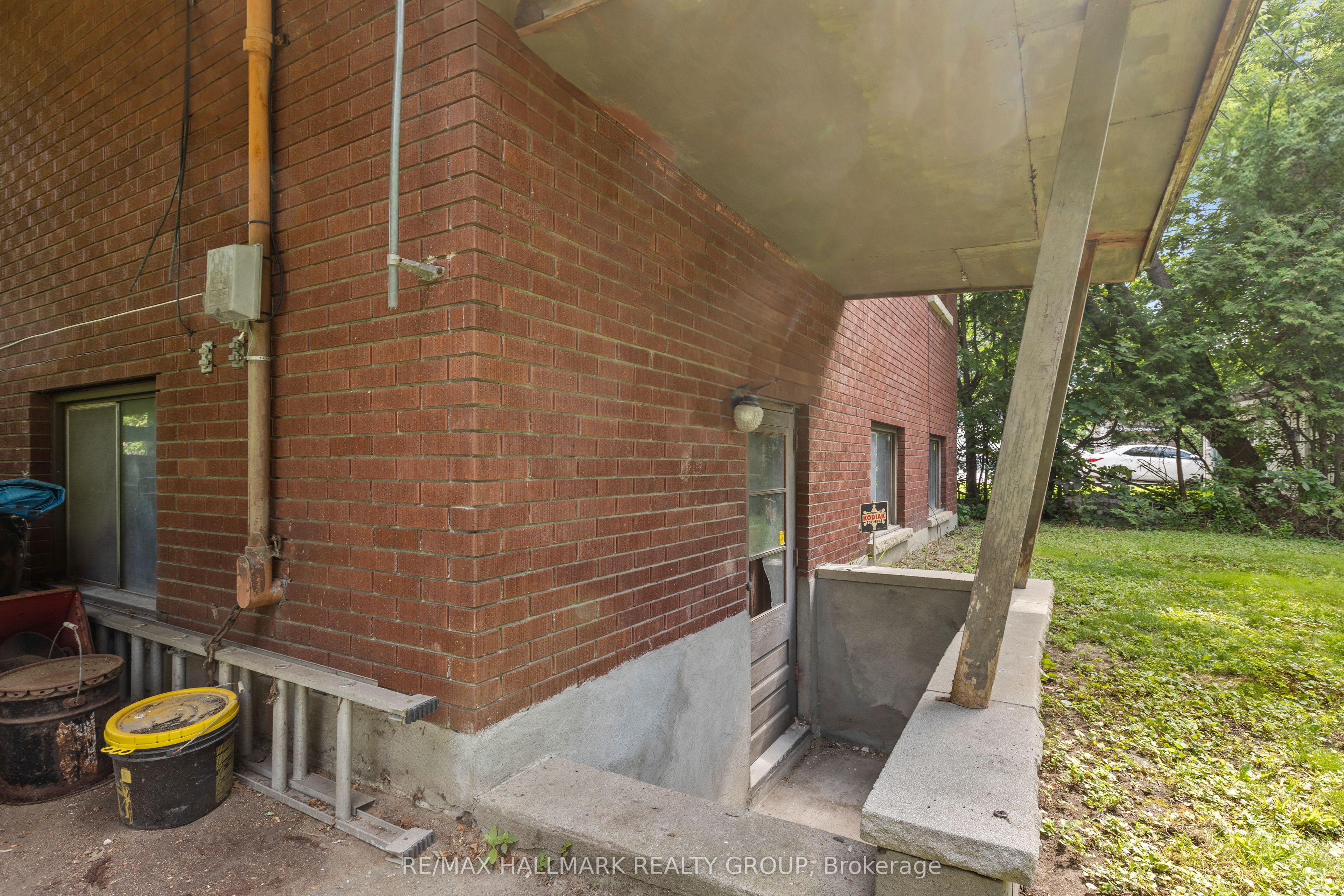 492 Vernon Avenue Property Photo 32