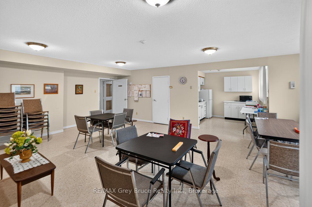 860 9th Street E 208 Property Photo 2