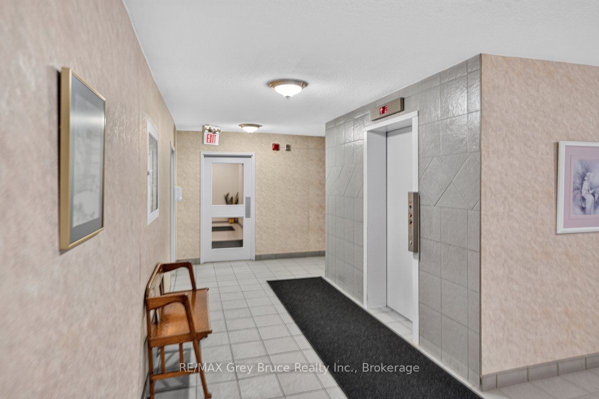 860 9th Street E 208 Property Photo 5