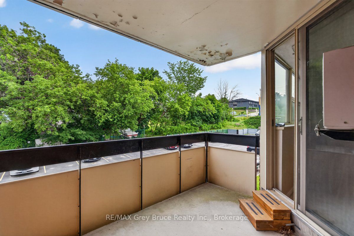 860 9th Street E 208 Property Photo 8