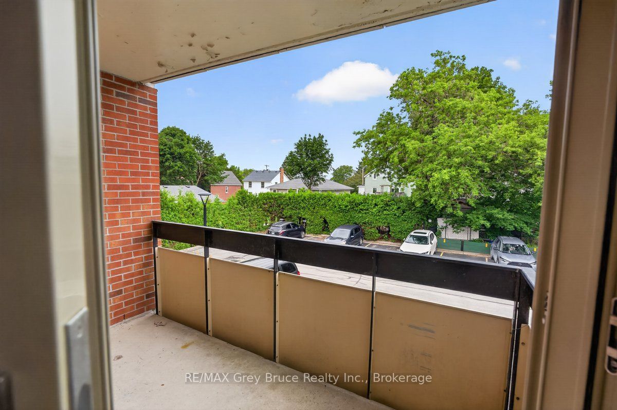 860 9th Street E 208 Property Photo 9