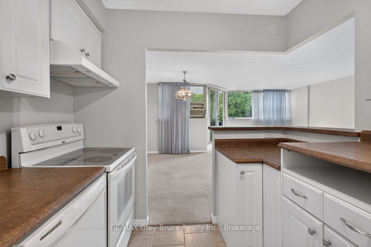 860 9th Street E 208 Property Photo 11