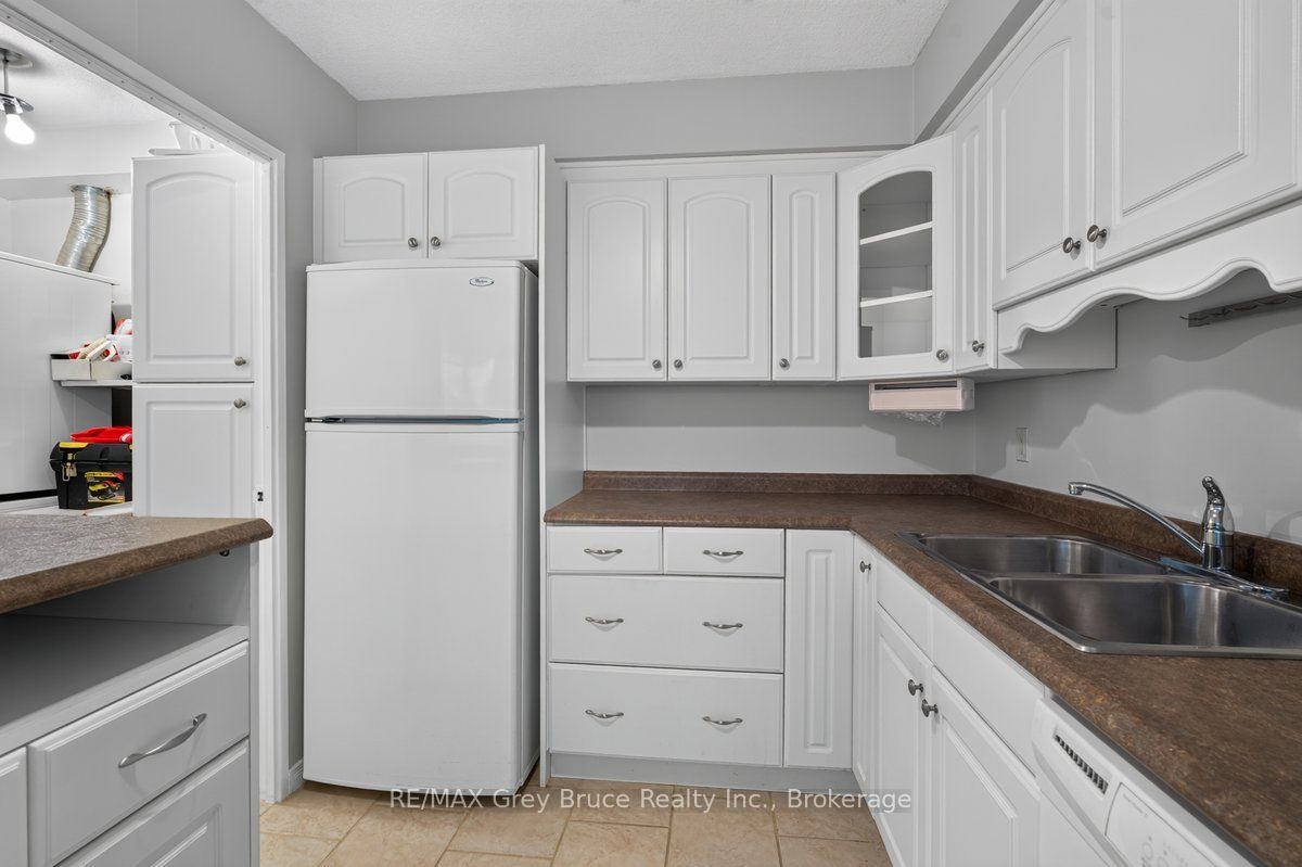 860 9th Street E 208 Property Photo 12