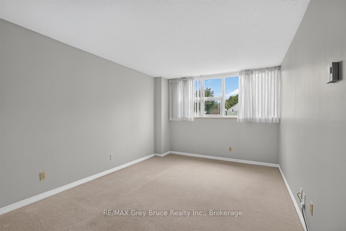 860 9th Street E 208 Property Photo 15