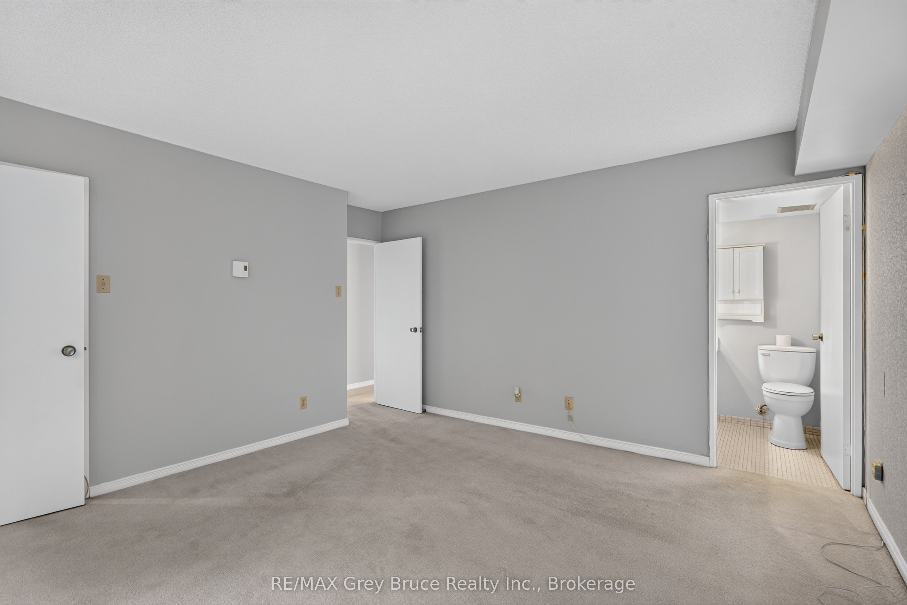 860 9th Street E 208 Property Photo 18