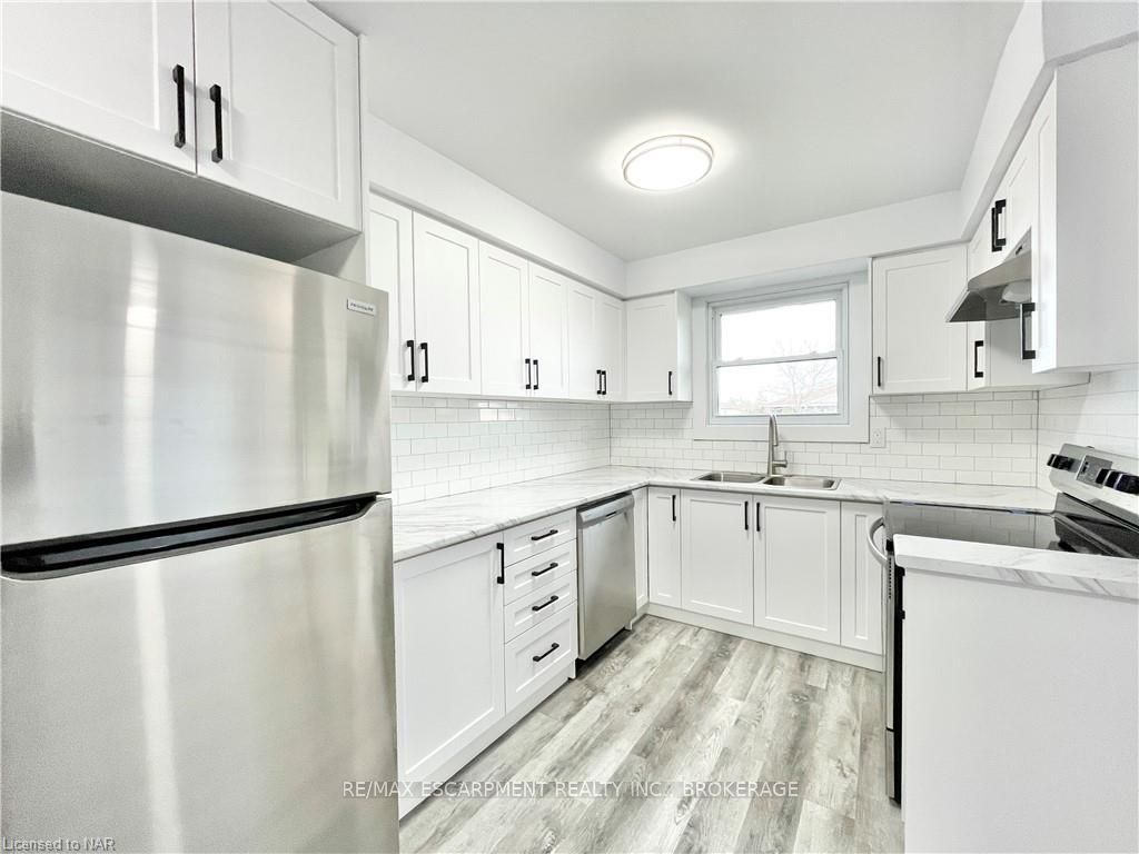 76 Marc Boulevard Property Photo 4