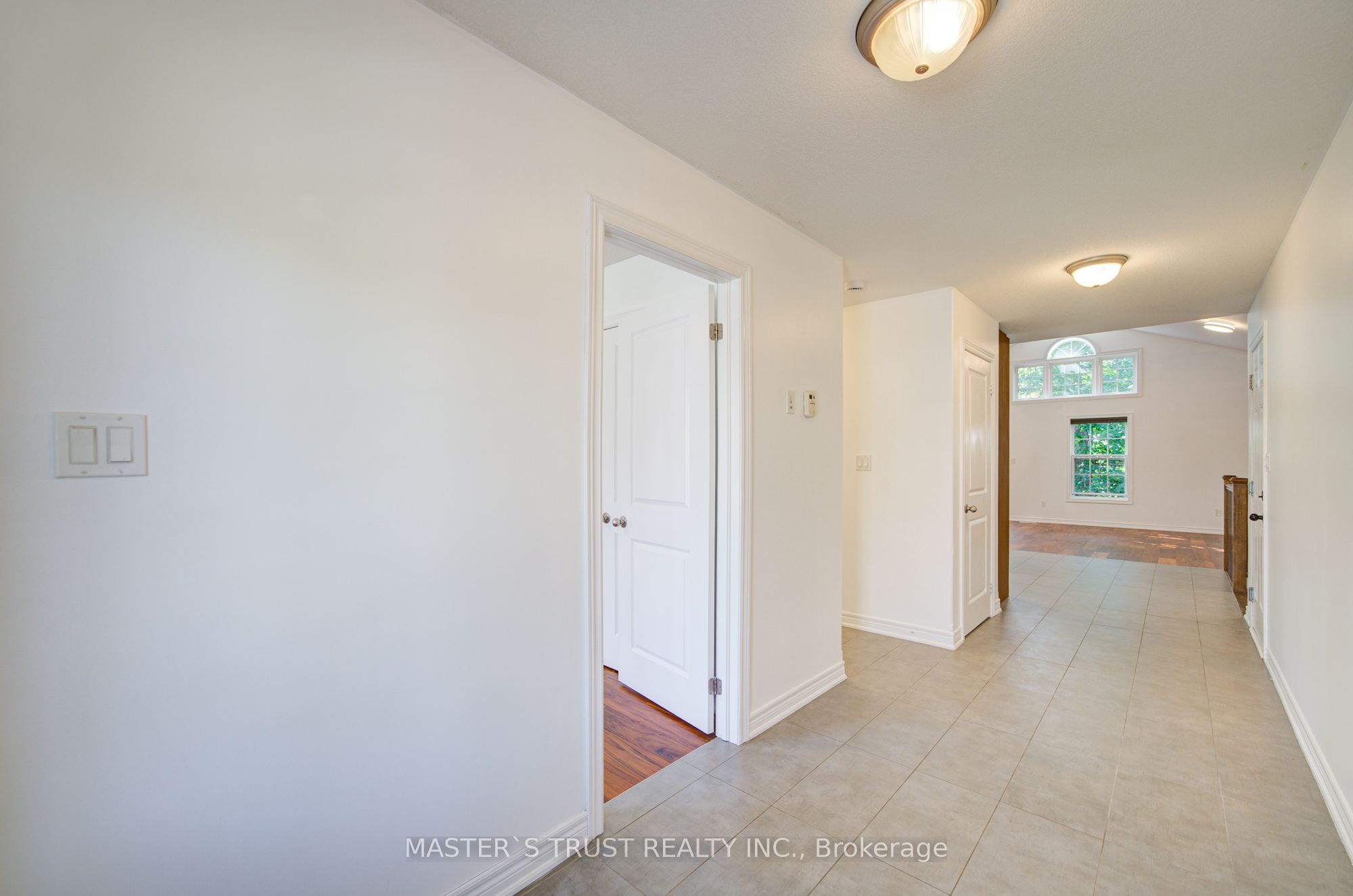569 Grange Way Property Photo 3