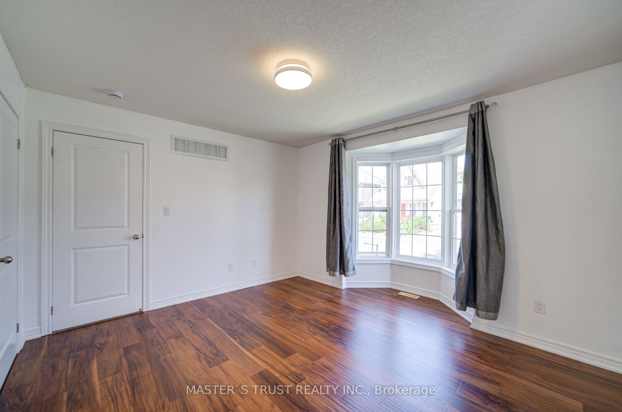 569 Grange Way Property Photo 4