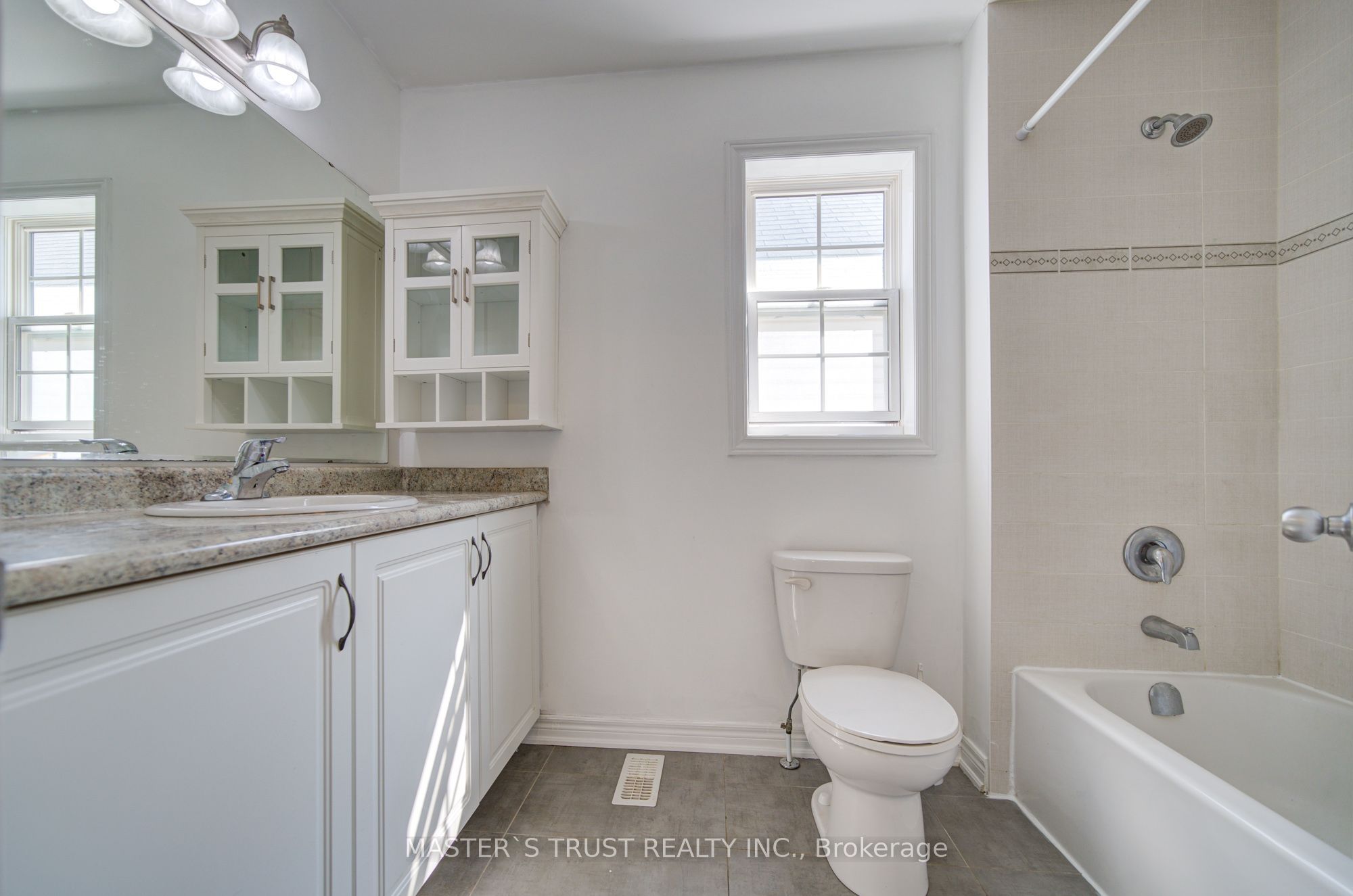 569 Grange Way Property Photo 6