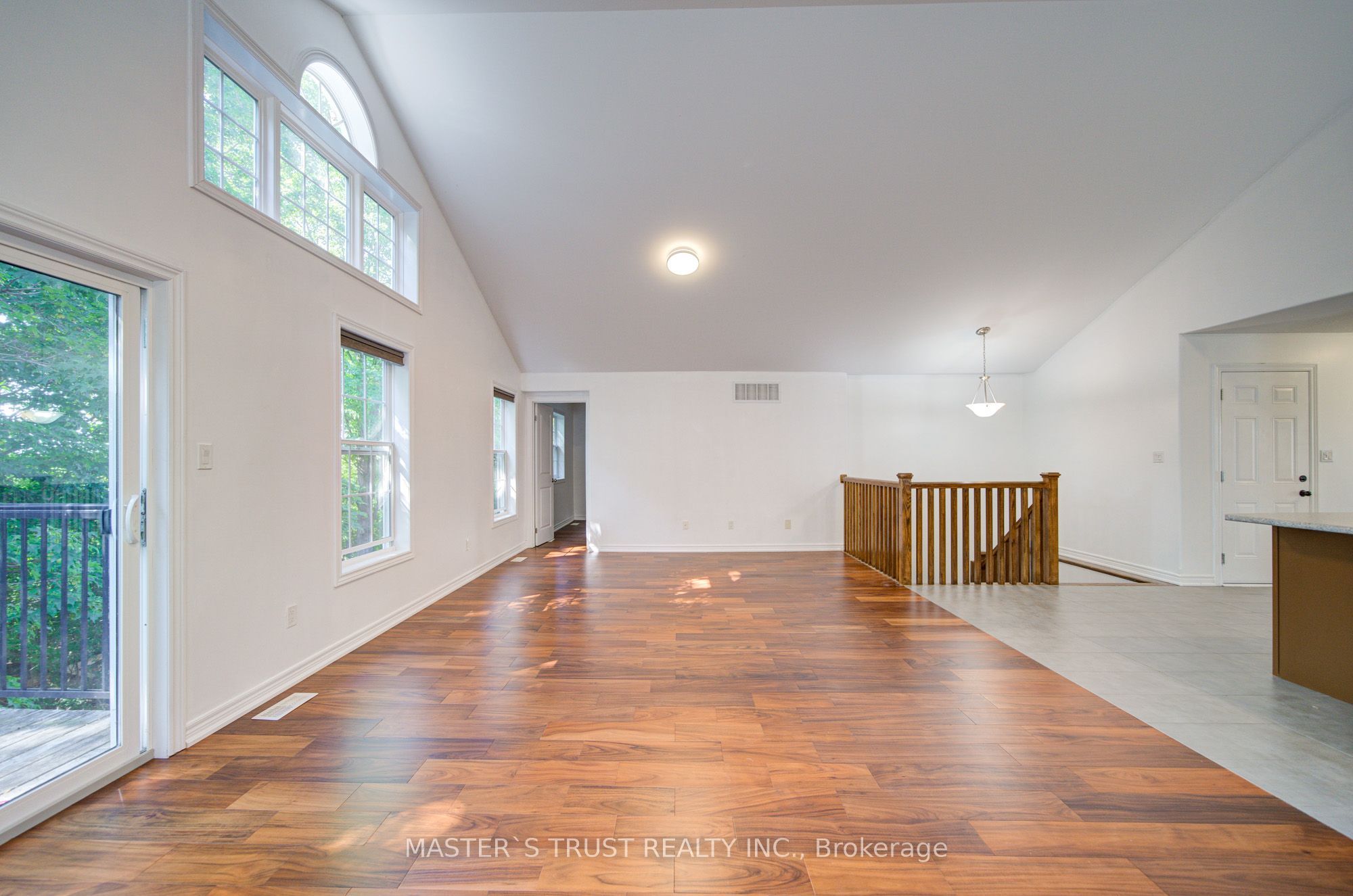 569 Grange Way Property Photo 8
