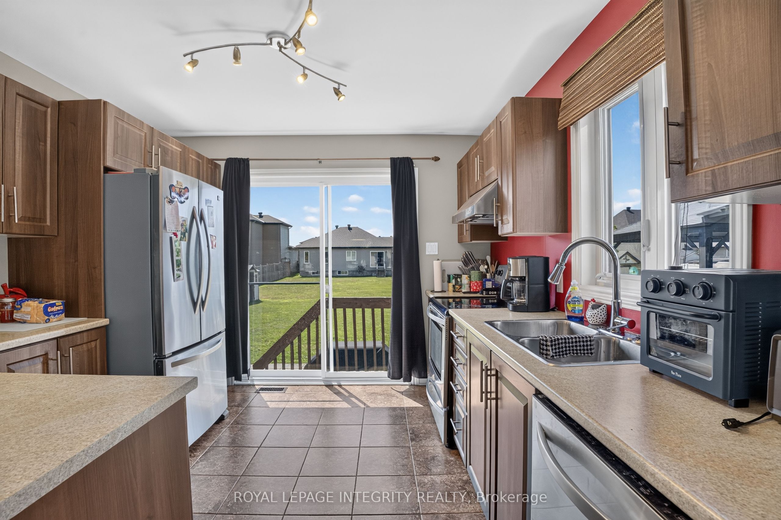 117 Castel Street Property Photo 6