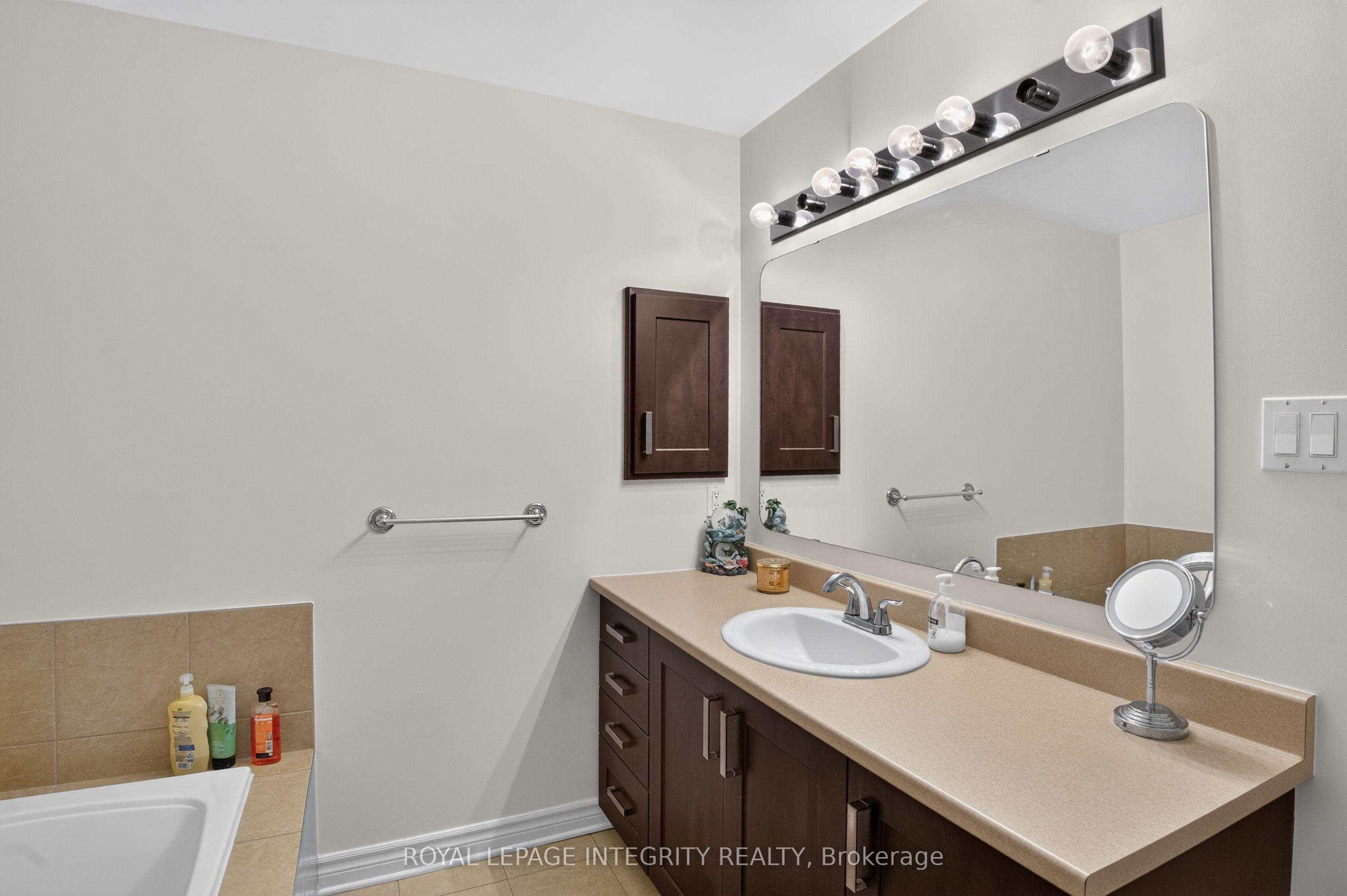 117 Castel Street Property Photo 13